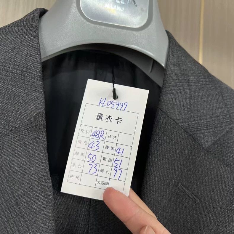 Prada Prada Gray wool plaid suit 2502-Nextarrow Size 48R - 7 Thumbnail