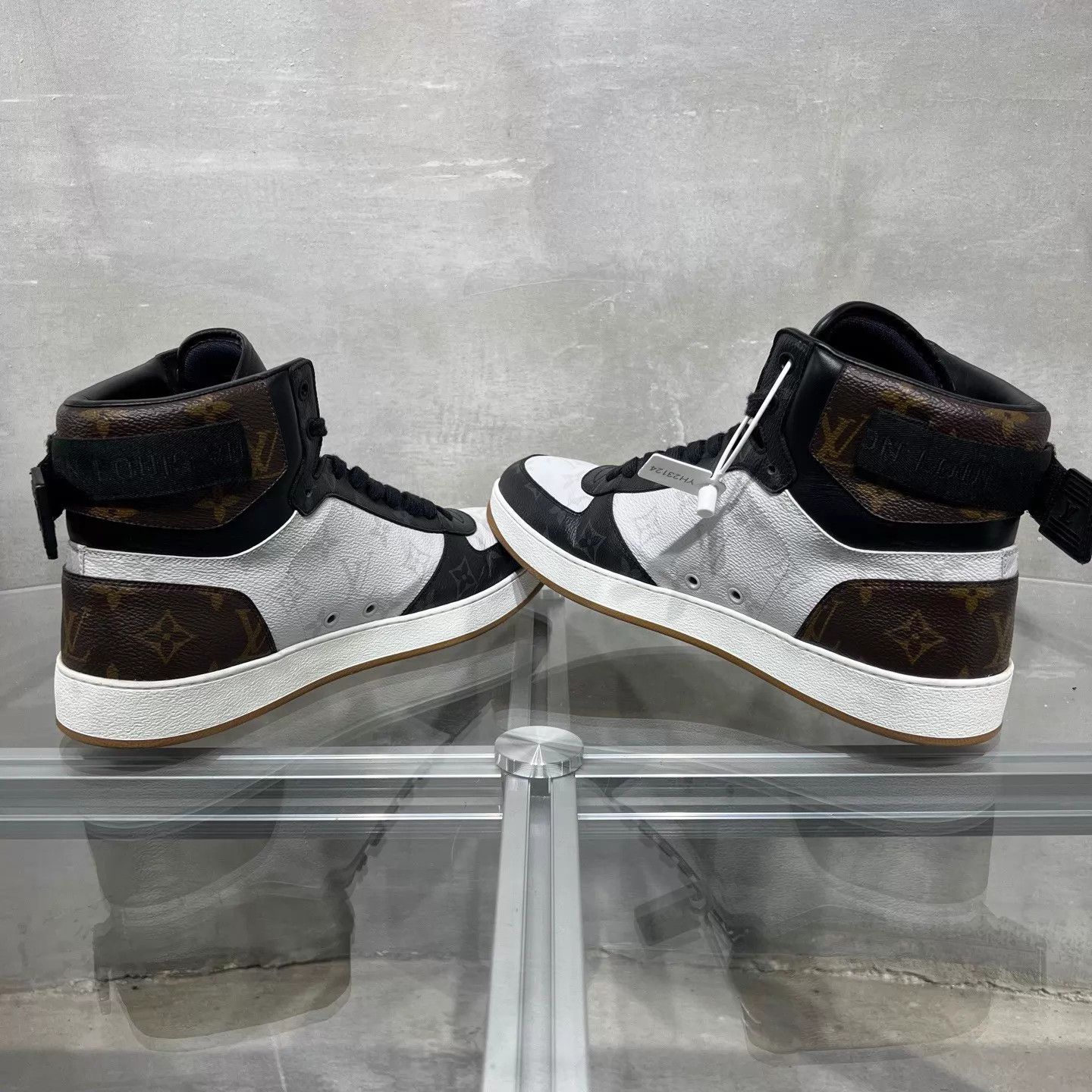 Louis Vuitton LV Monogram All Over Print Sneaker Black/White UK8.5 Size US 9.5 / EU 42-43 - 5 Thumbnail