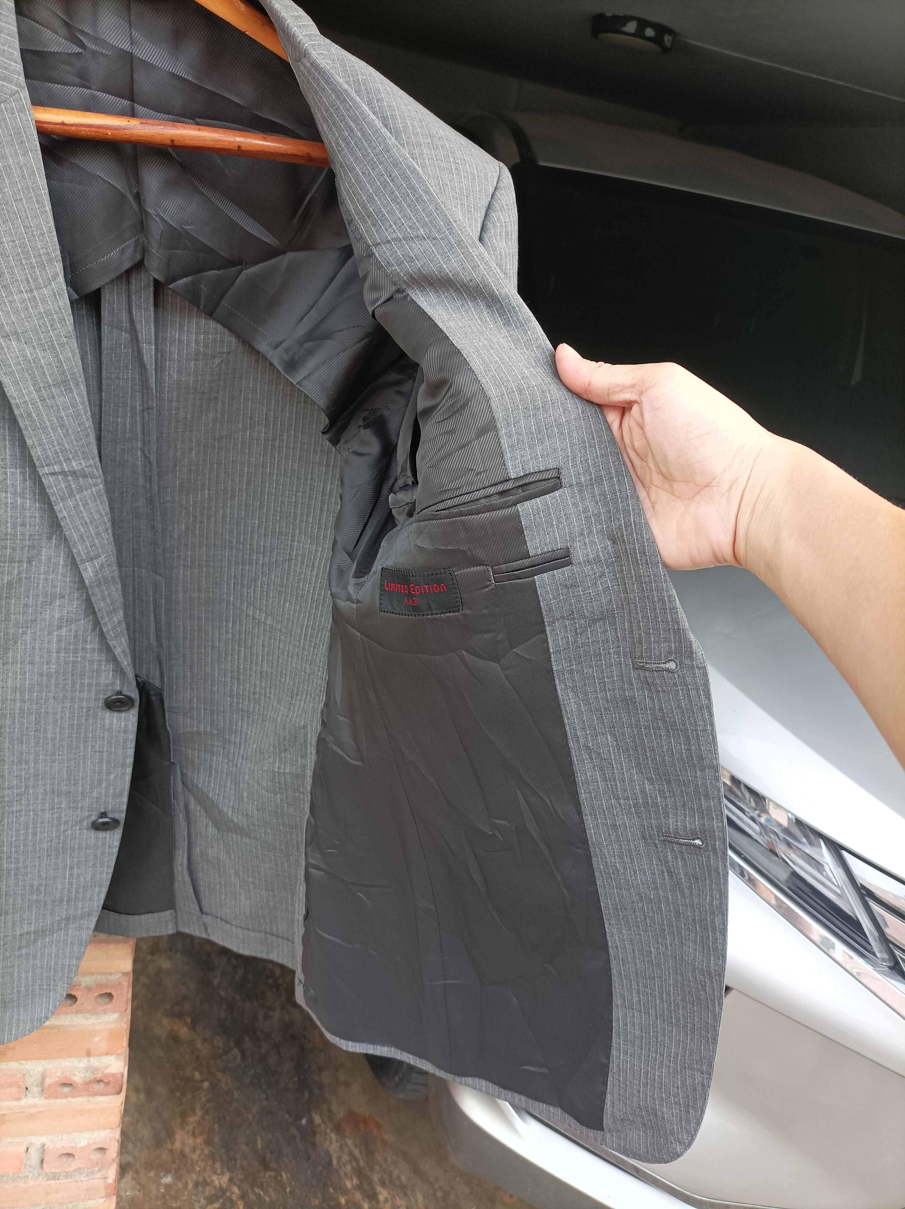Yohji Yamamoto (J884) A.A.R. Limited Edition Japan Gray Strip Jacket Size 36R - 10 Thumbnail