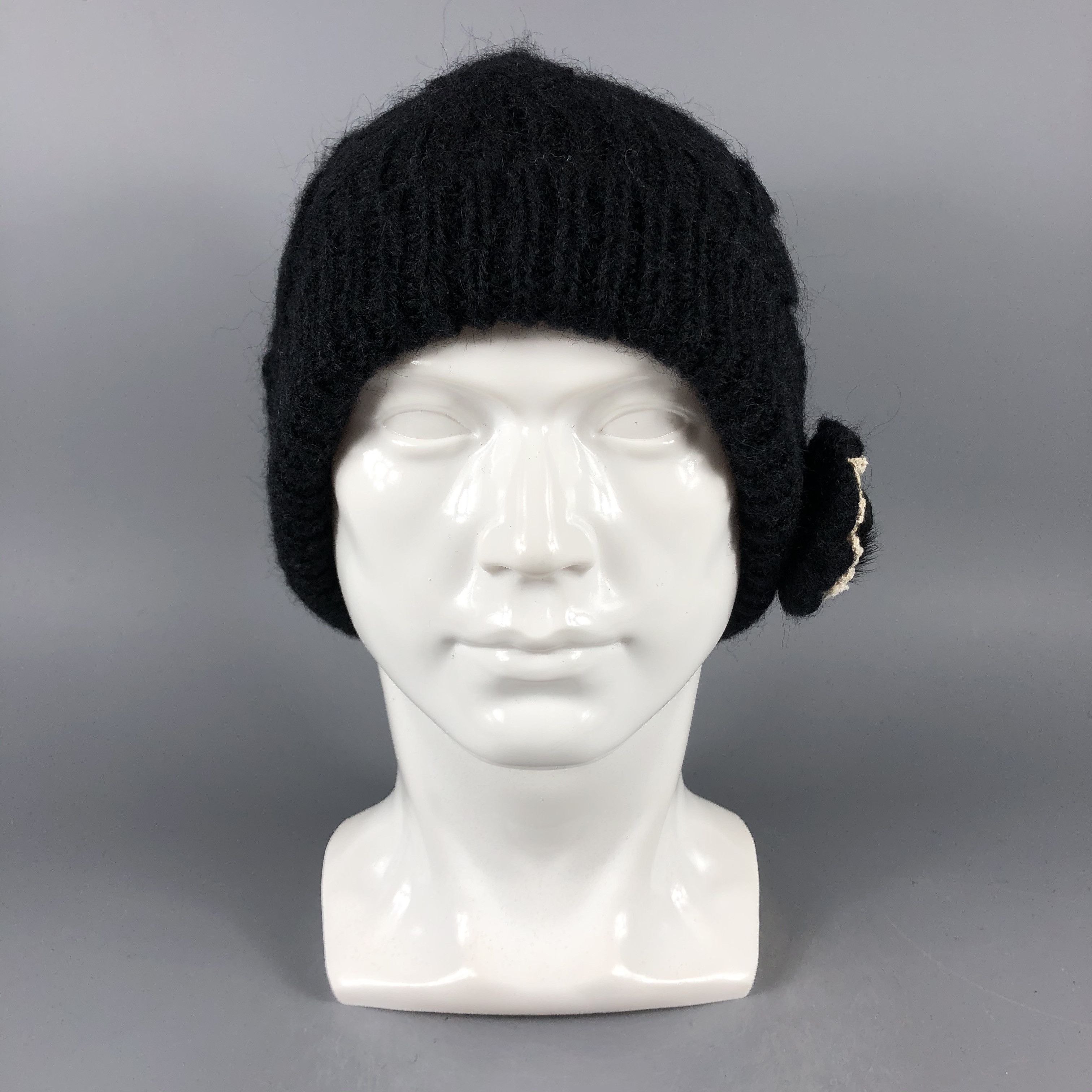 image of Vintage Womens Unknown Cable Knit Beanie Snow Hat Snow Cap -D827
