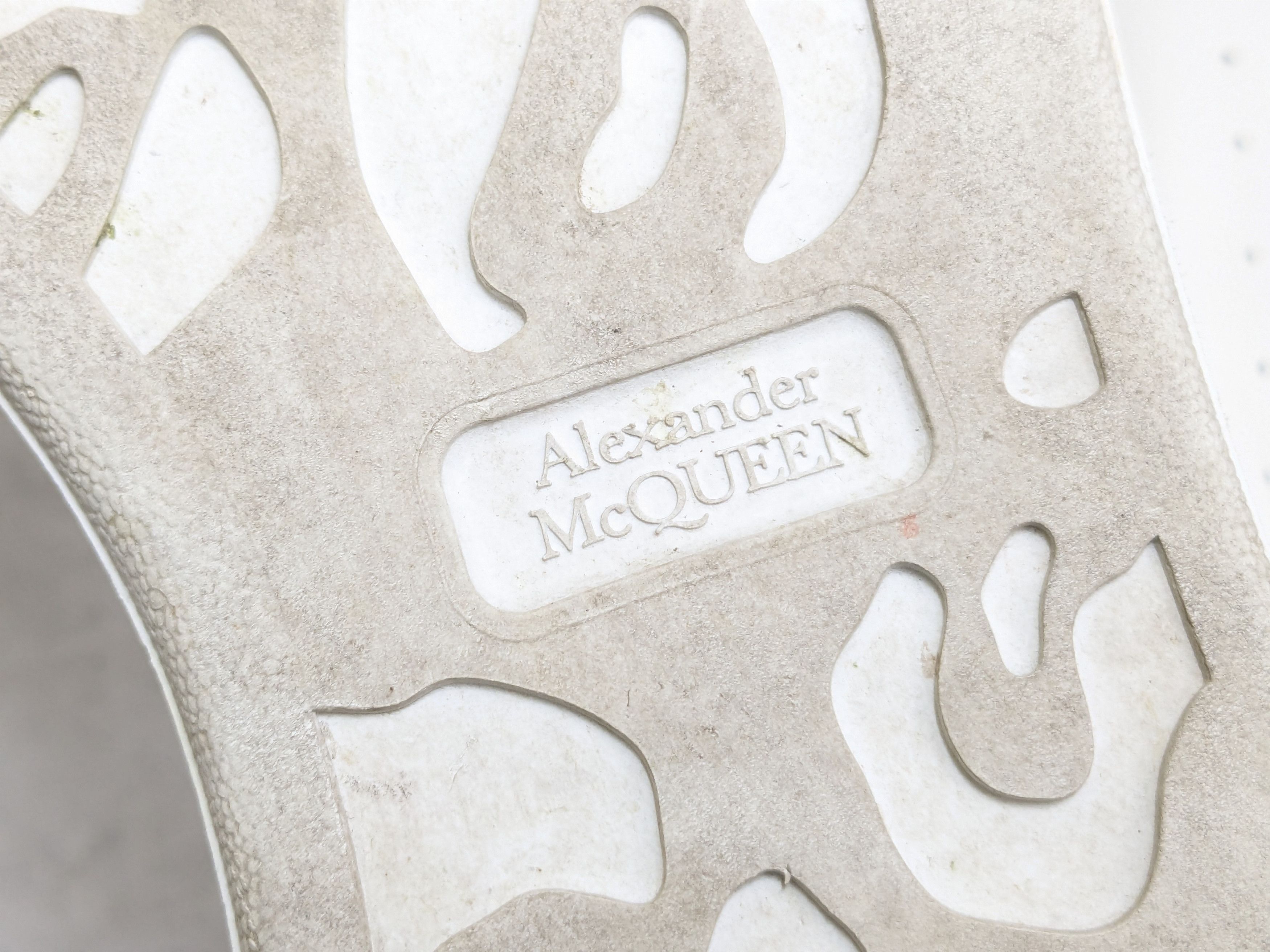 Alexander McQueen Alexander McQueen Oversized Larry Sneakers White Yellow 12 Size US 12 / EU 45 - 19 Thumbnail