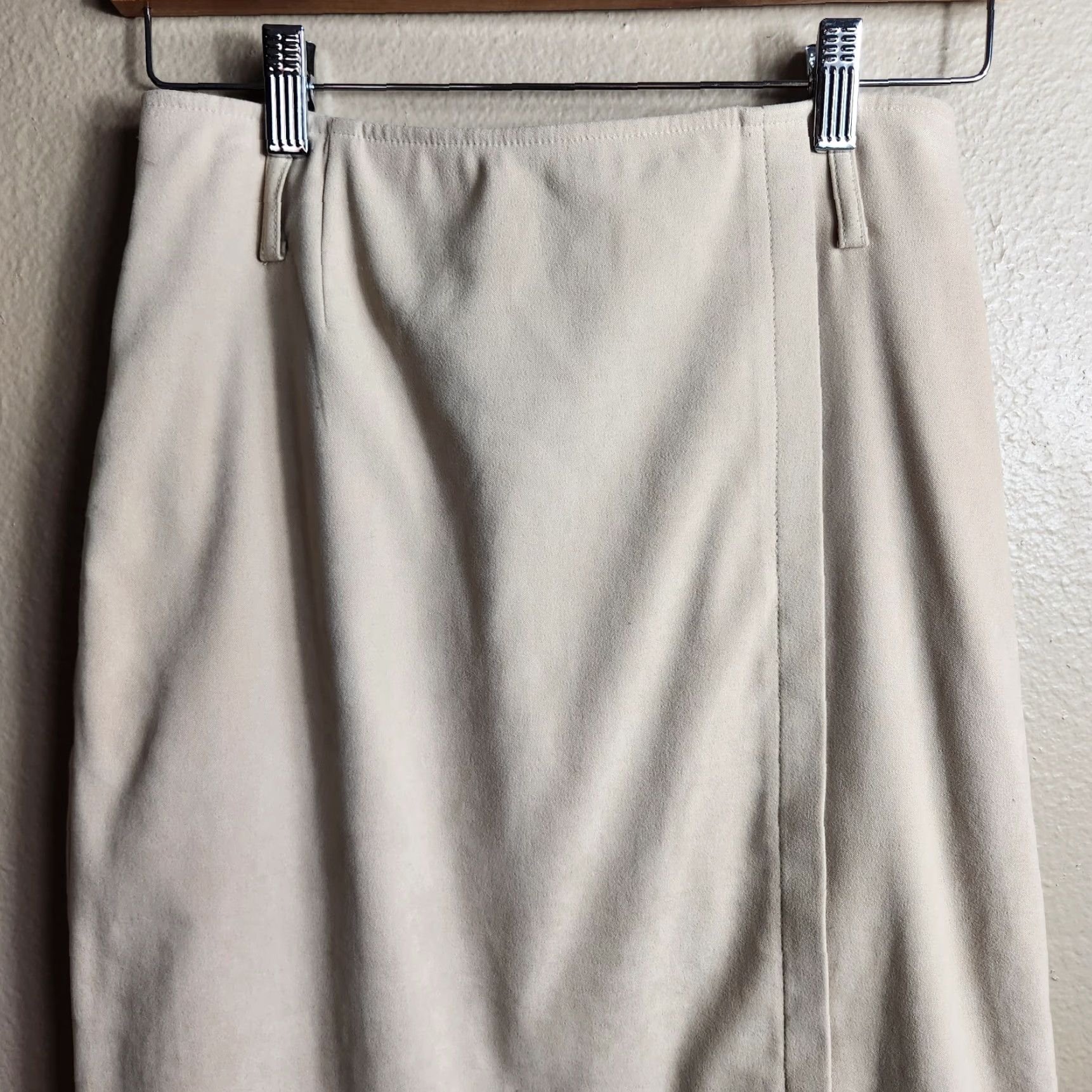 Liz Claiborne VINTAGE Liz Claiborne Liz Sport VTG Womens Skirt 8 Khaki Tan Midi Pencil Beige Polyester Spandex Pockets Slit Zip Size 30" / US 8 / IT 44 - 2 Thumbnail