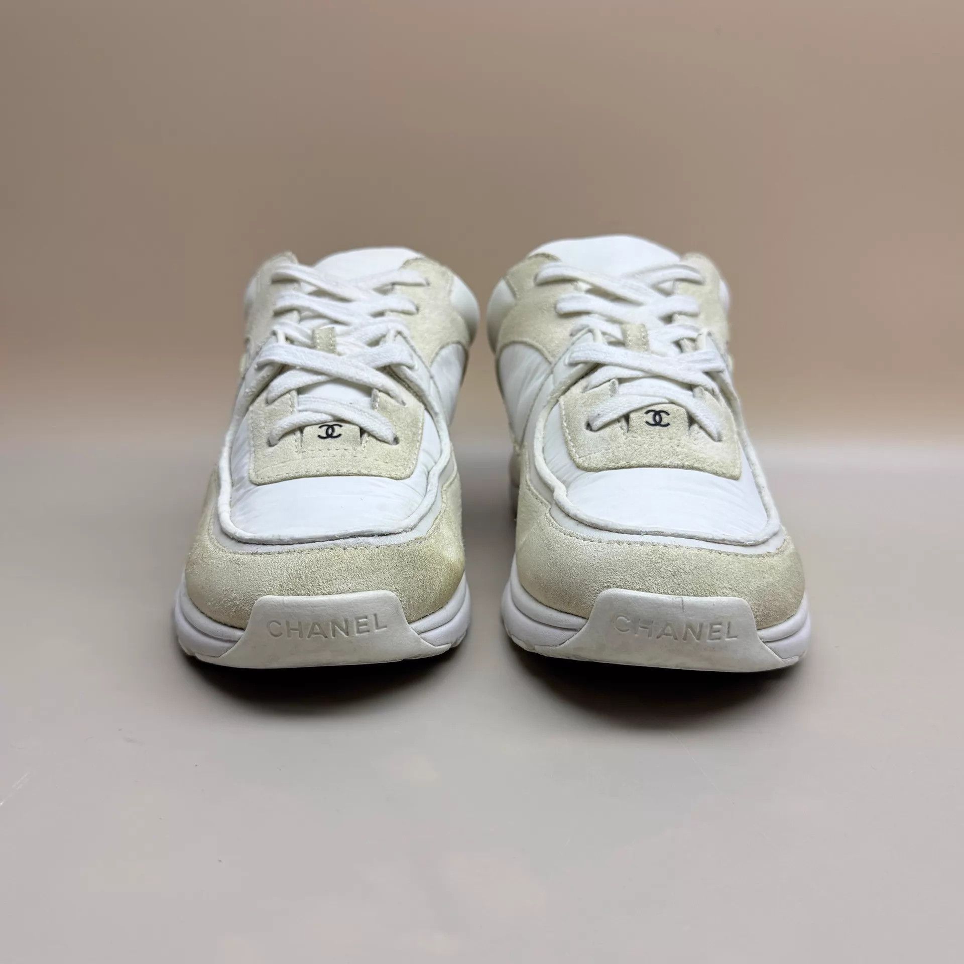 Chanel CHANEL Ivory CC Logo Casual Sneakers 38 95 New Size US 7.5 / IT 37.5 - 2 Thumbnail