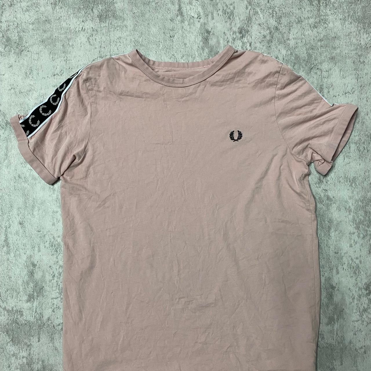 Fred Perry Fred Perry baby pink t-shirt Size US L / EU 52-54 / 3 - 1 Thumbnail