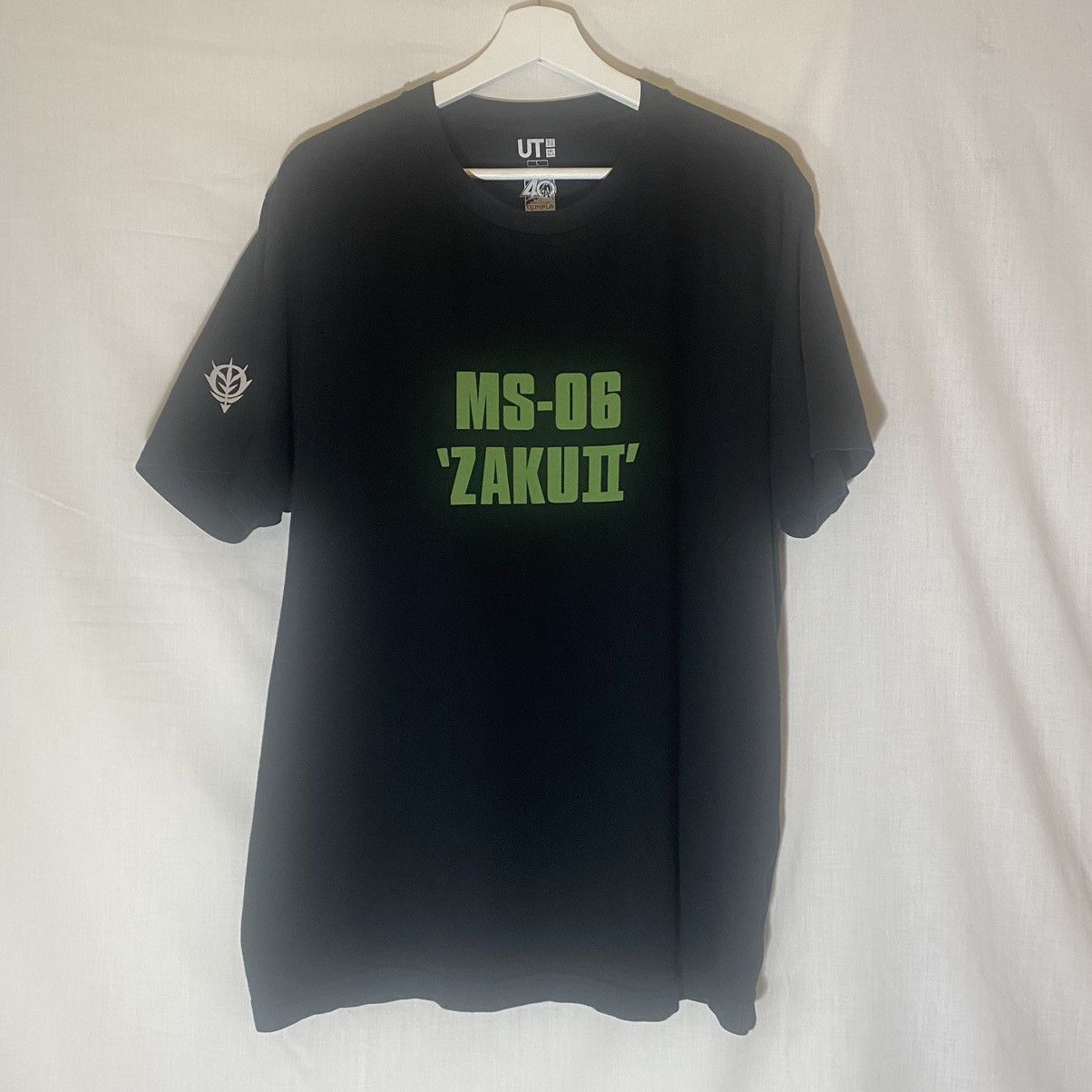 Uniqlo Uniqlo Gundam T-shirt Size US L / EU 52-54 / 3 - 1 Thumbnail