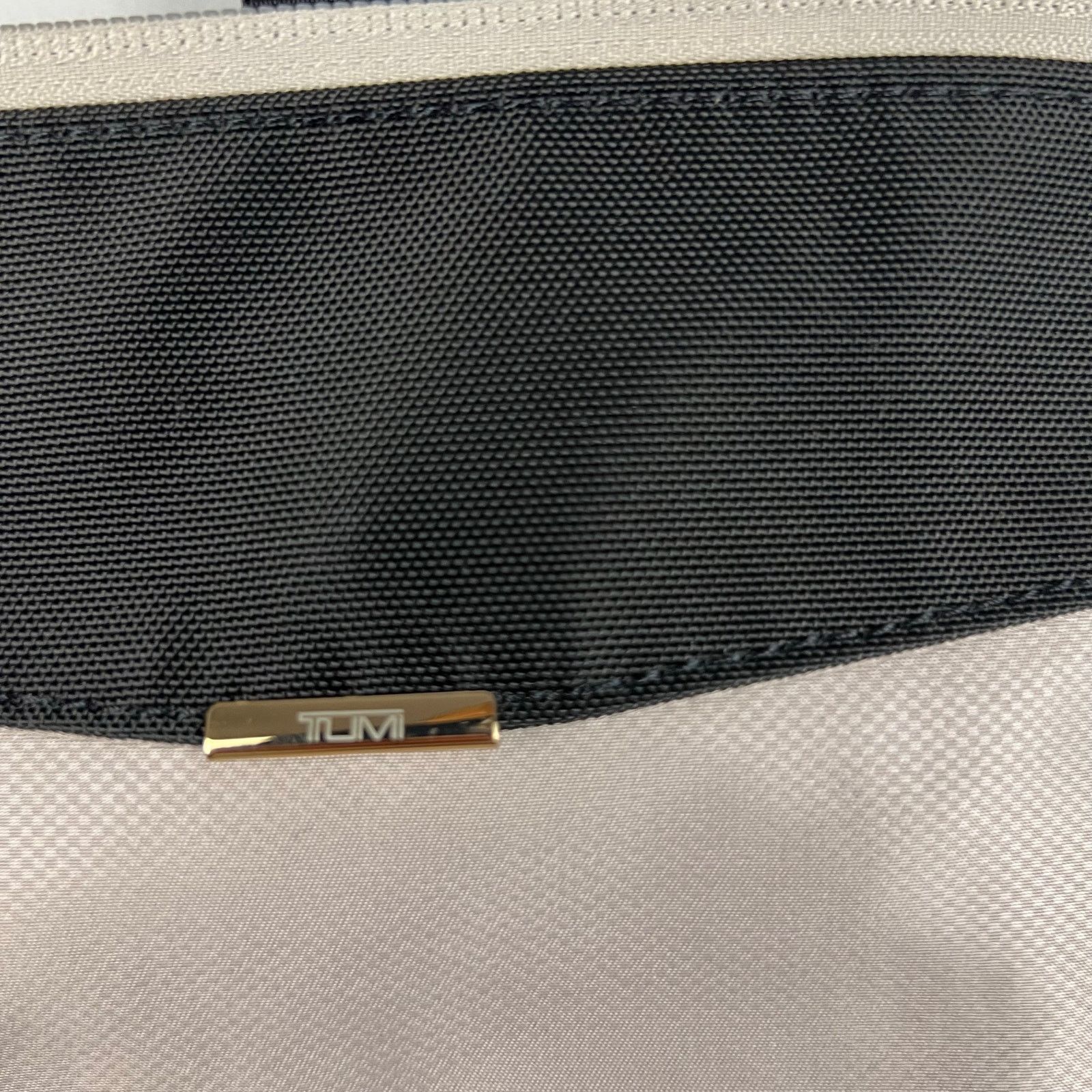 Tumi Tumi Small Lightweight Hanging Travel Luggage Organizer Size ONE SIZE - 3 Thumbnail