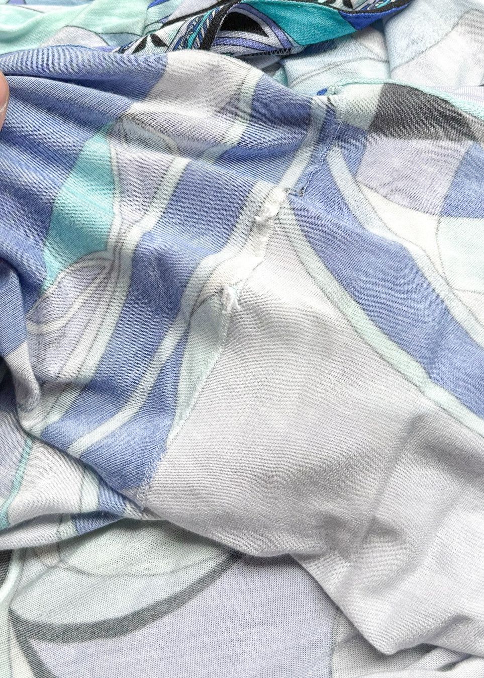 Emilio Pucci Emilio Pucci Blue Multicolour Print V-neck Top Size M / US 6-8 / IT 42-44 - 7 Thumbnail
