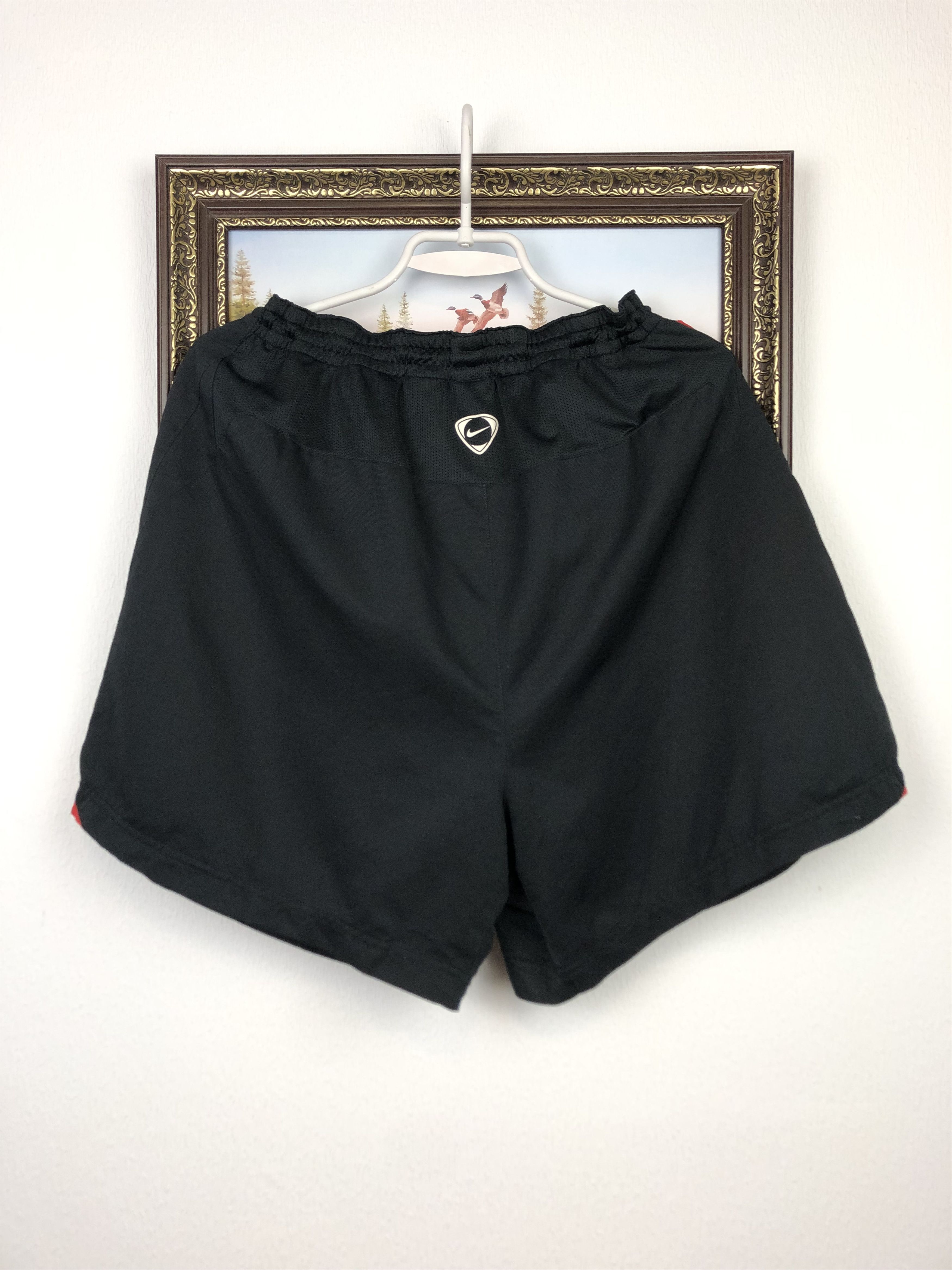 Nike Vintage Nike Manchester United Football Shorts Soccer SizeXL Size US 36 / EU 52 - 12 Thumbnail