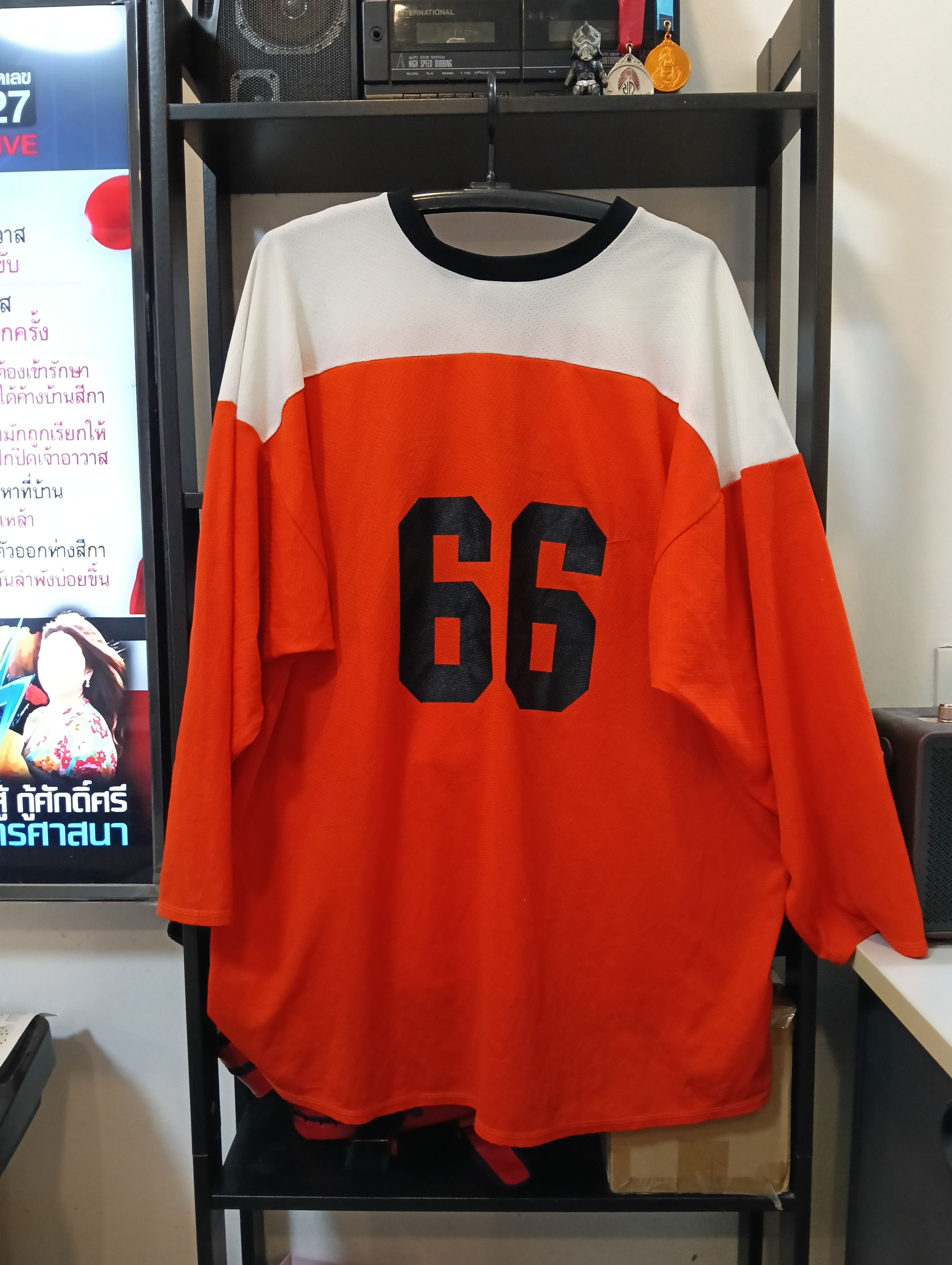 Other Minnesota showcase hockey 66 orange size XL. Size US XL / EU 56 / 4 - 3 Thumbnail