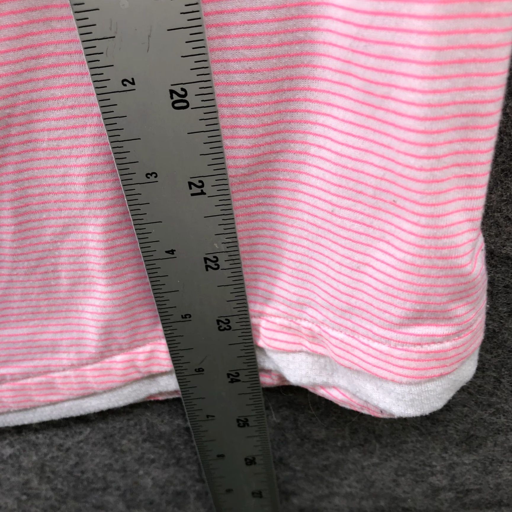 Under Armour VINTAGE? (no) Under Armour Active T Shirt Womens M Pink Short Sleeve Fitted Heatgear Running Size M / US 6-8 / IT 42-44 - 6 Thumbnail