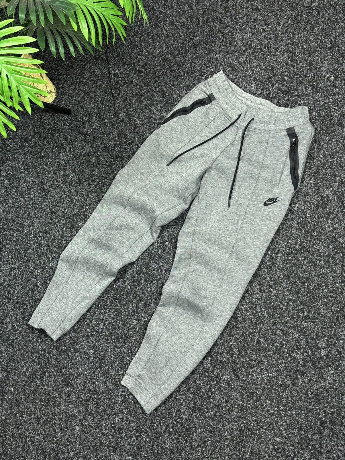 Nike NIKE TECH FLEECE WOMAN JOGGERS SIZE S Y2K DRILL STYLE Size 30" / US 8 / IT 44 - 2 Thumbnail