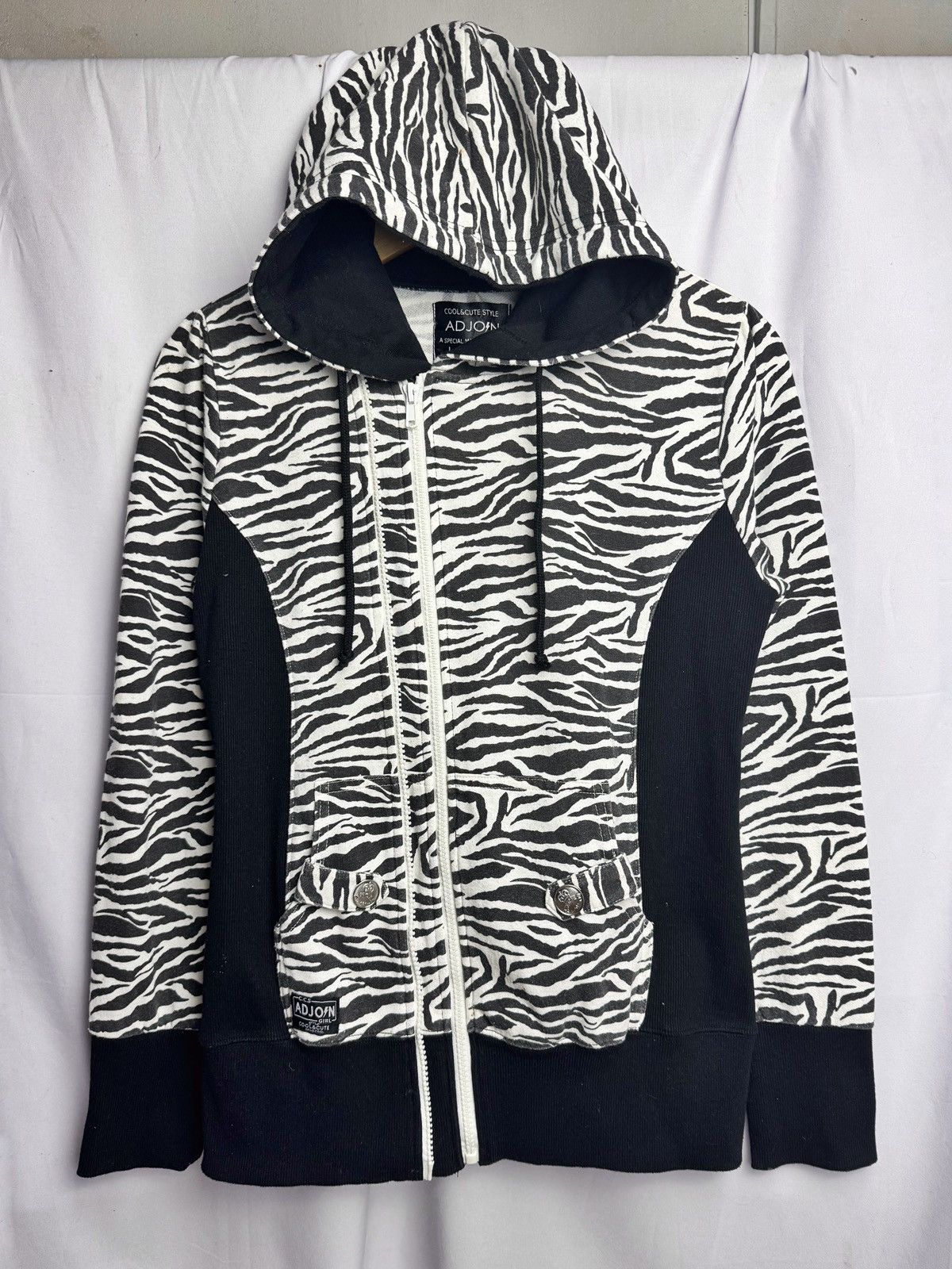 If Six Was Nine × Japanese Brand × Le Grande Bleu (L.G.B.) Asymmetrical Japanese Hoodie Zebra Adjoin lgb style Size US S / EU 44-46 / 1 - 2 Thumbnail