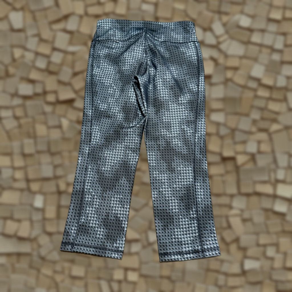 Old Navy Old Navy Pants Women's Medium Gray Activewear Capri Leggings Pull On Size 32" / US 10 / IT 46 - 1 Thumbnail