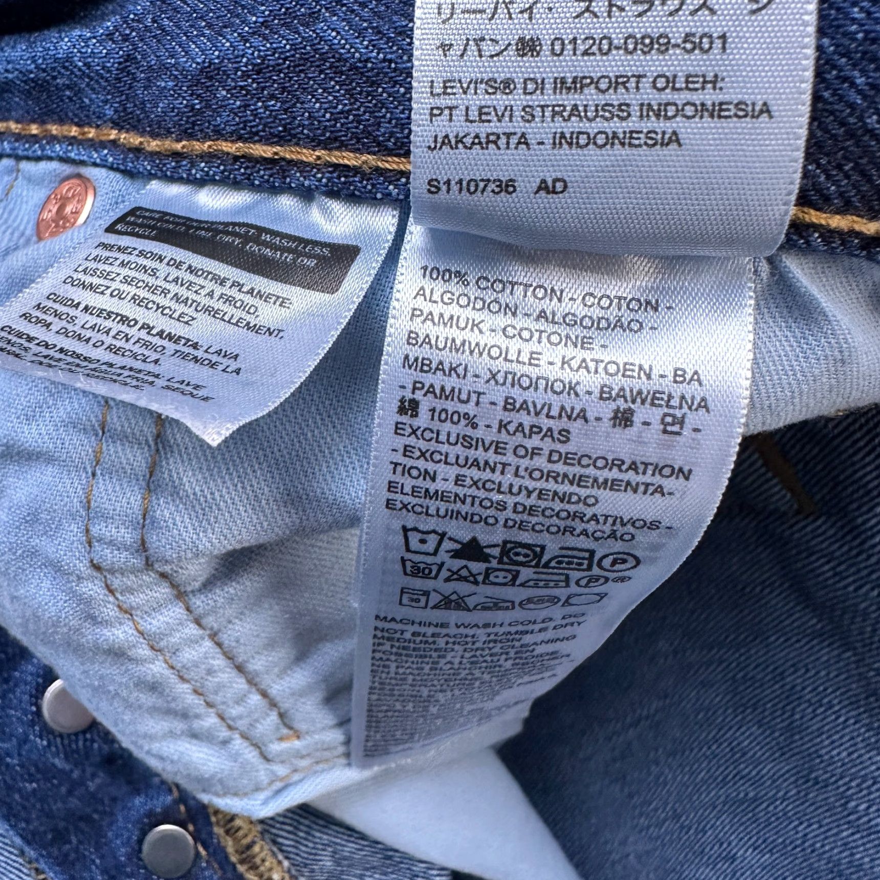 Levi's Levi's 501 Jeans Mens 33x30 Blue Denim Straight Button Fly Vintage No 90s Theme Regular Fit Size US 33 - 7 Thumbnail