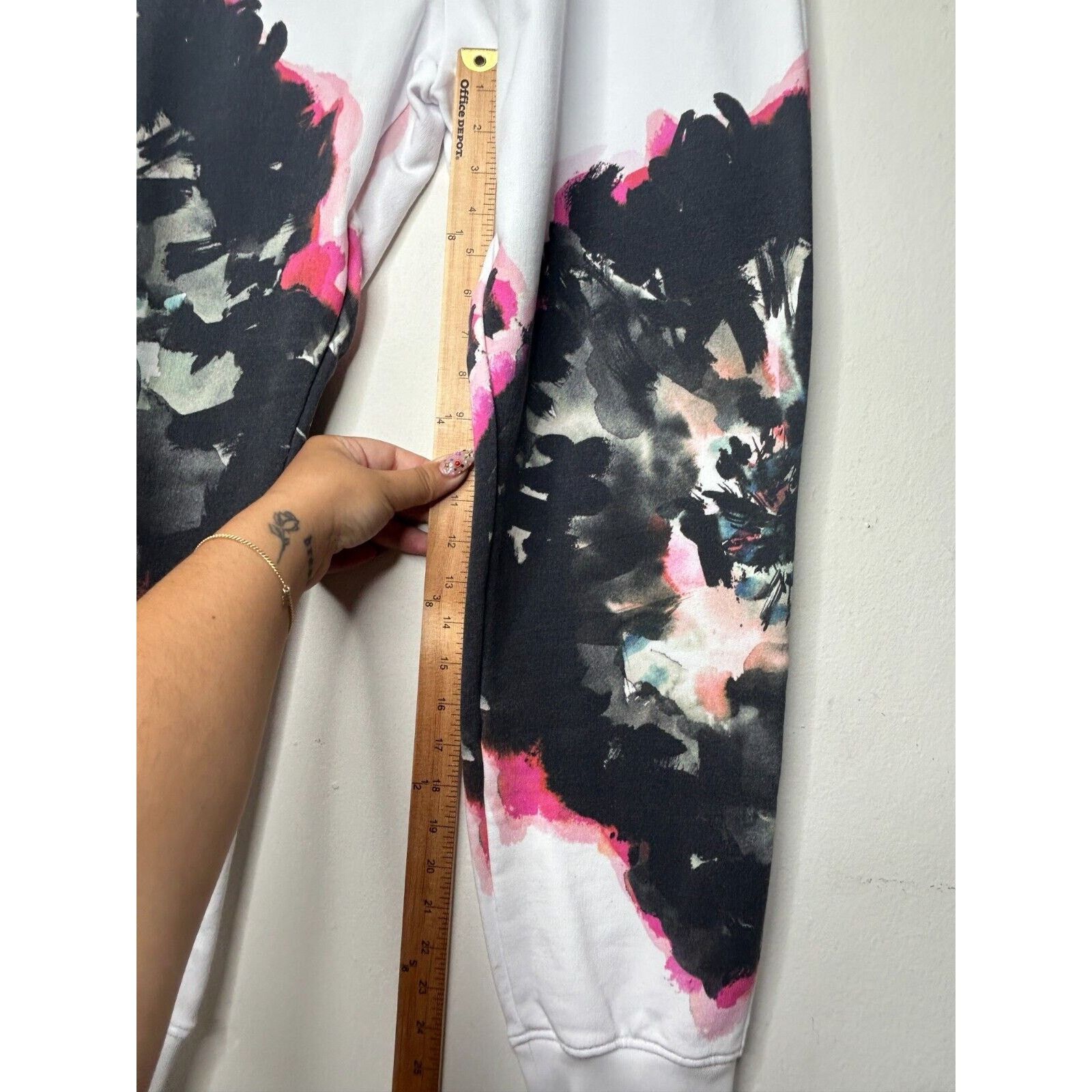 Alexander McQueen Alexander McQueen White Jogger Black Pink Design Pockets L Size US 34 / EU 50 - 7 Thumbnail