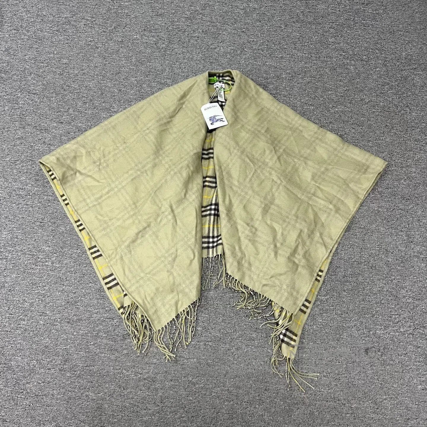Burberry Burberry New Reversible Wool Cape. Size ONE SIZE - 4 Thumbnail