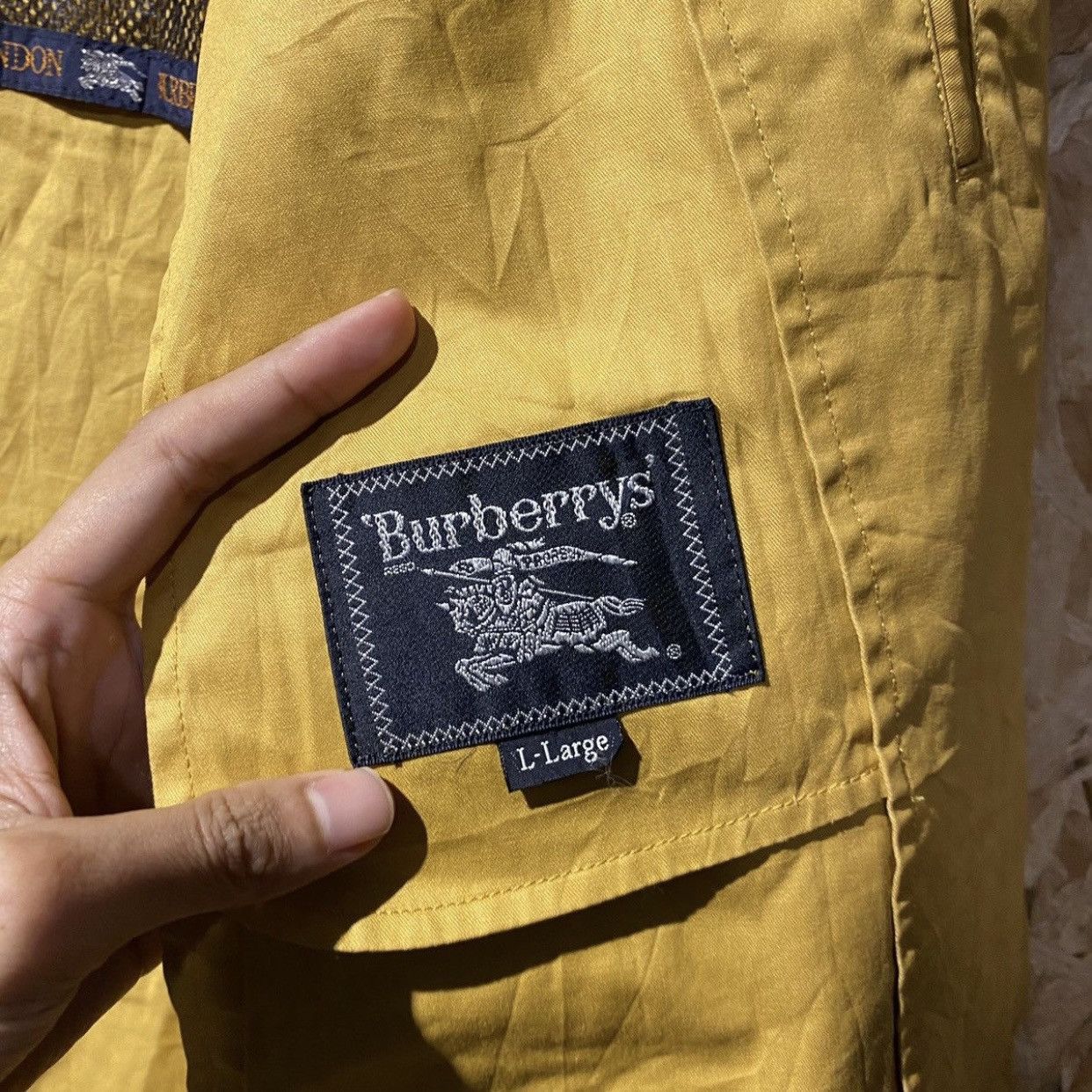 Burberry × Vintage 90s Burberrys’ Prorsum Gold Inside Spell Light Jackets Size US XL / EU 56 / 4 - 15 Thumbnail