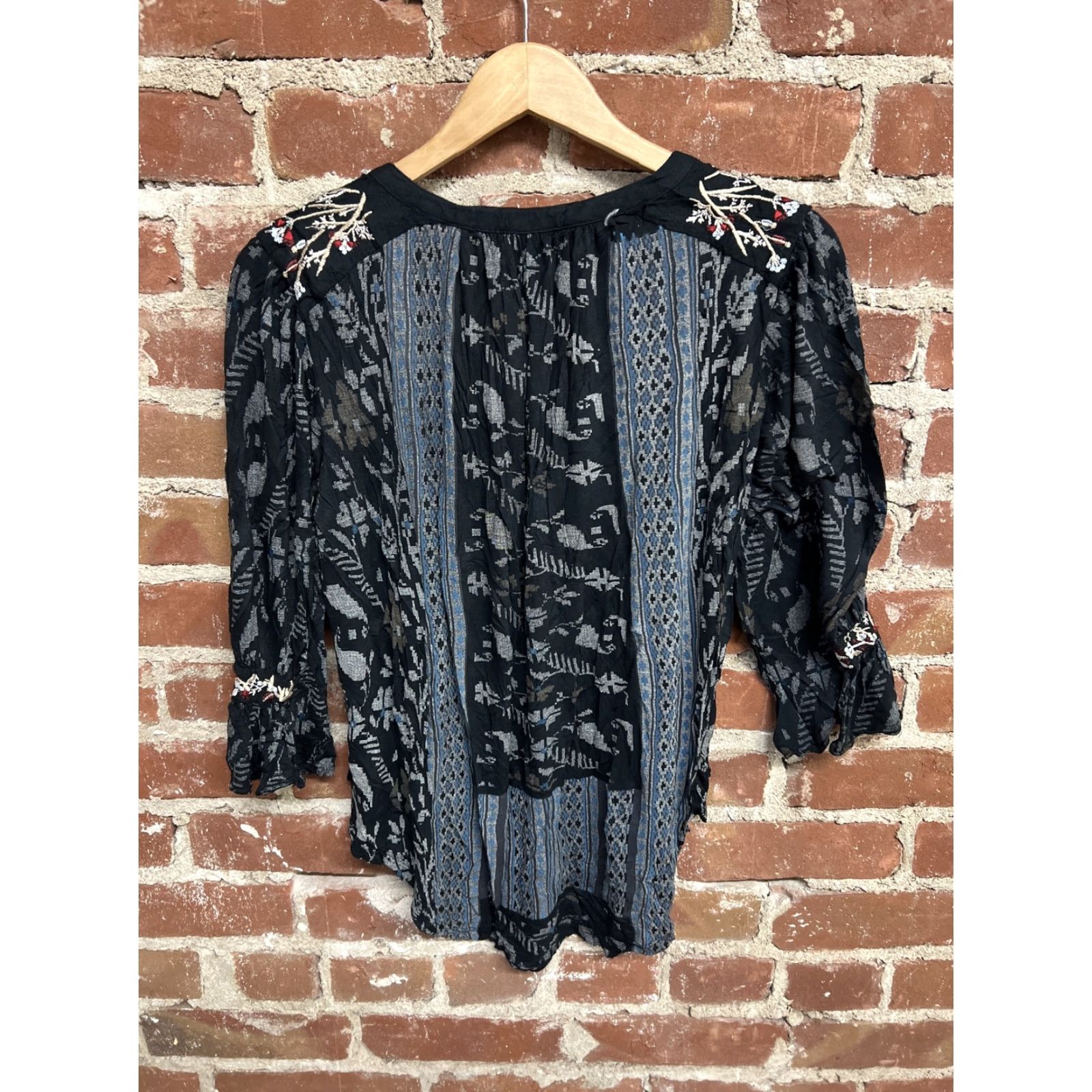 Lucky Brand Lucky Brand Floral Print V Neck Long Sleeve Blouse Size Large Black Women's Blouse أ Size L / US 10 / IT 46 - 3 Thumbnail