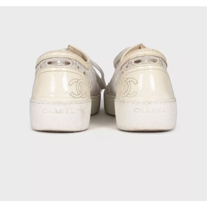 Chanel Chanel White Perforated Logo Low-Top Sneakers Sz. 35.5 Size US 5.5 / IT 35.5 - 4 Thumbnail