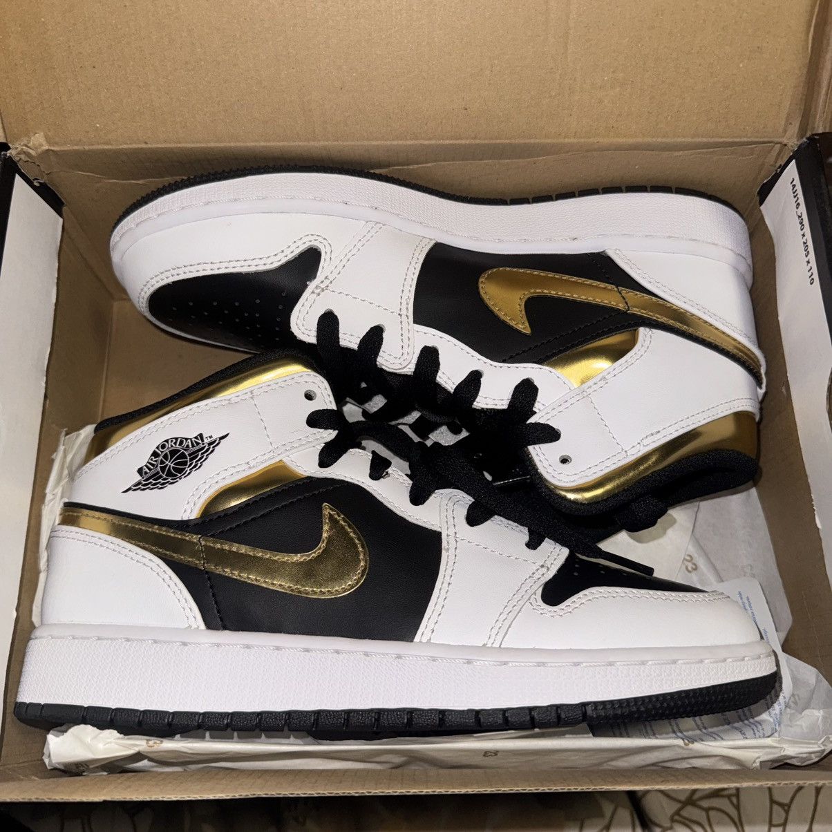 Jordan Brand Nike Air Jordan 1 Mid Black White Gold GS Size 5.5Y Size US 5.5 / EU 38 - 12 Thumbnail