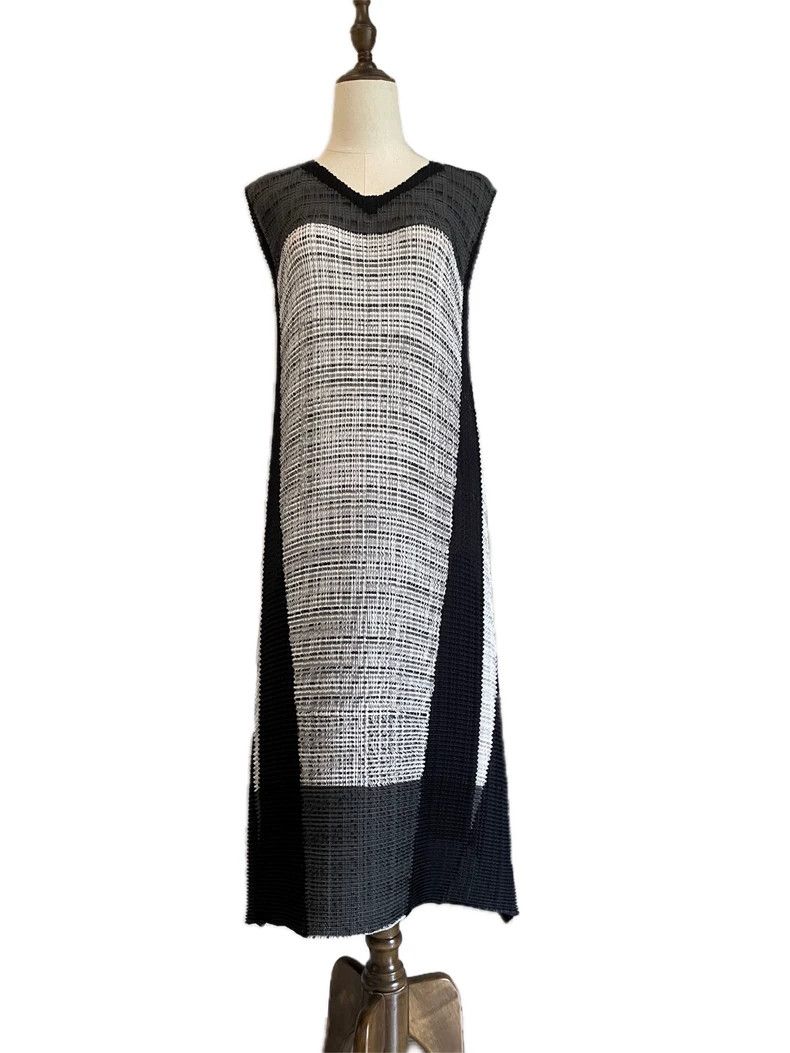 Issey Miyake Issey Miyake size:2 Black and grey main color block dress Size XS / US 0-2 / IT 36-38 - 1 Thumbnail