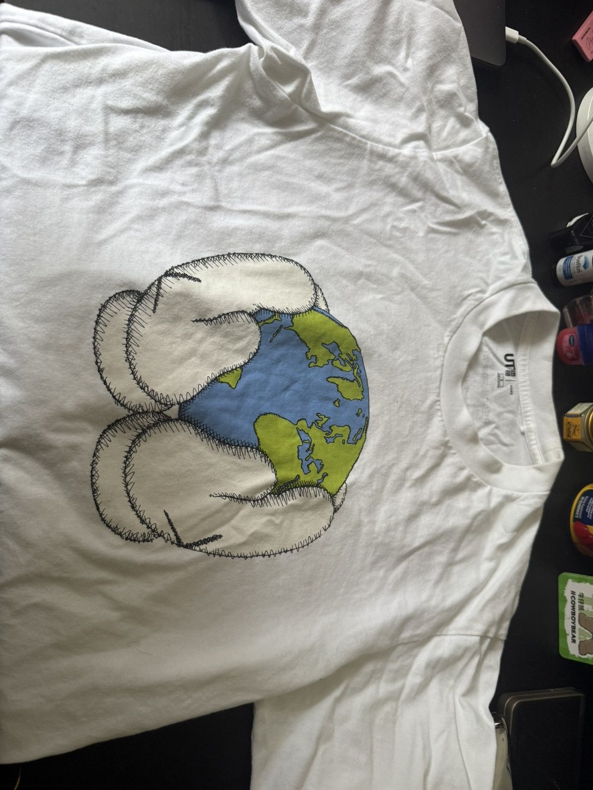 Kaws × Uniqlo Peace for all kaws uniqlo Size US S / EU 44-46 / 1 - 1 Thumbnail