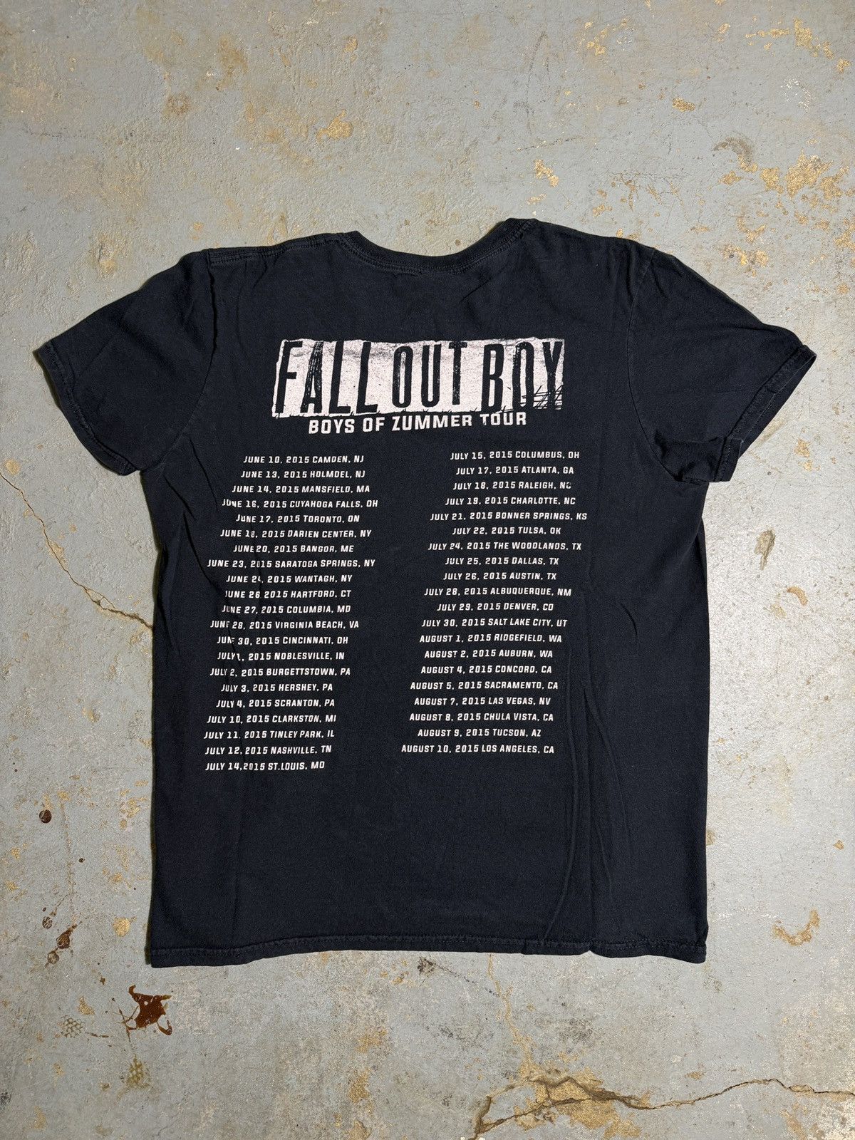 Gildan 2015 Fall Out Boys Tour Tee Size US M / EU 48-50 / 2 - 4 Thumbnail