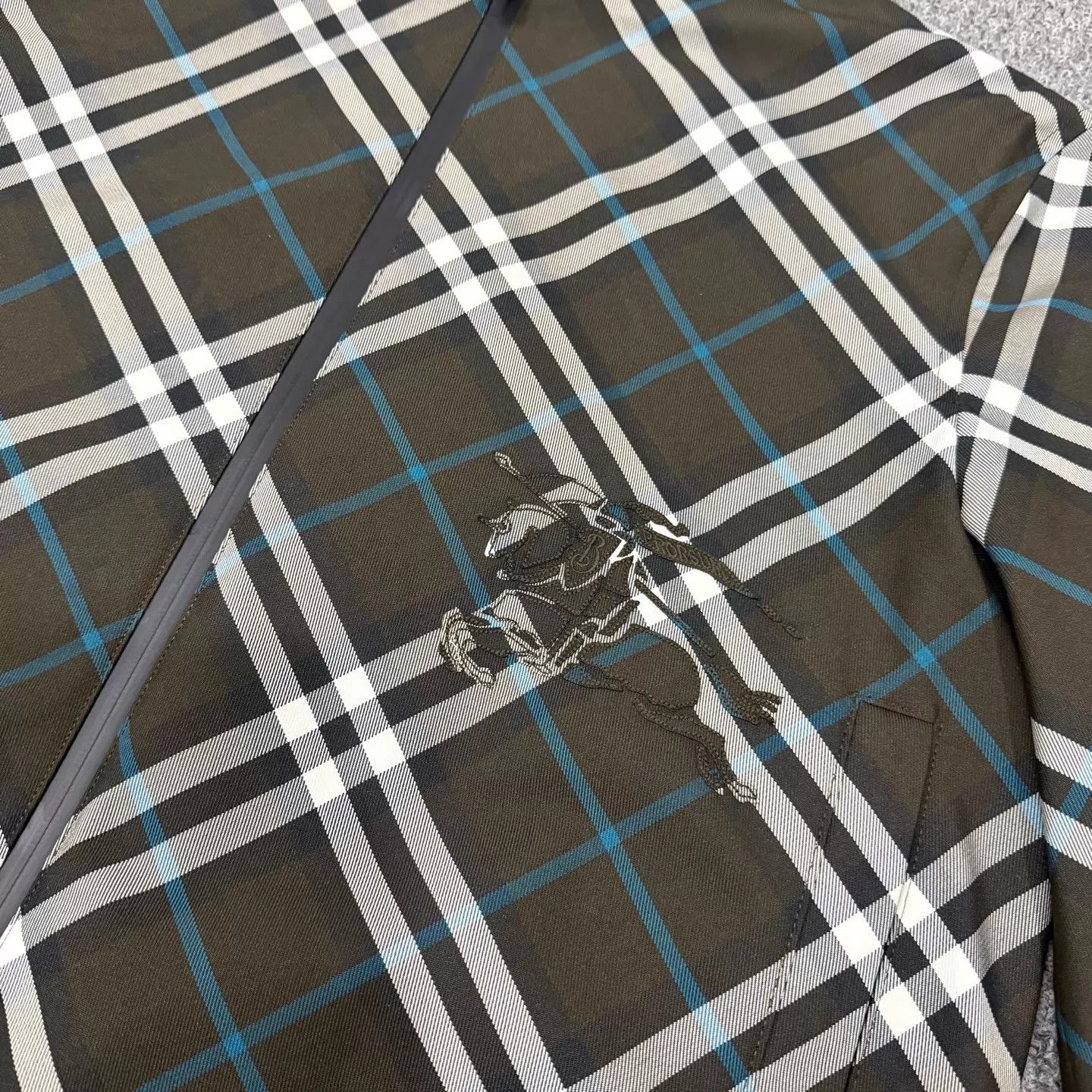 Burberry Burberry Horseferry check double-faced new M jacket Size US M / EU 48-50 / 2 - 3 Thumbnail