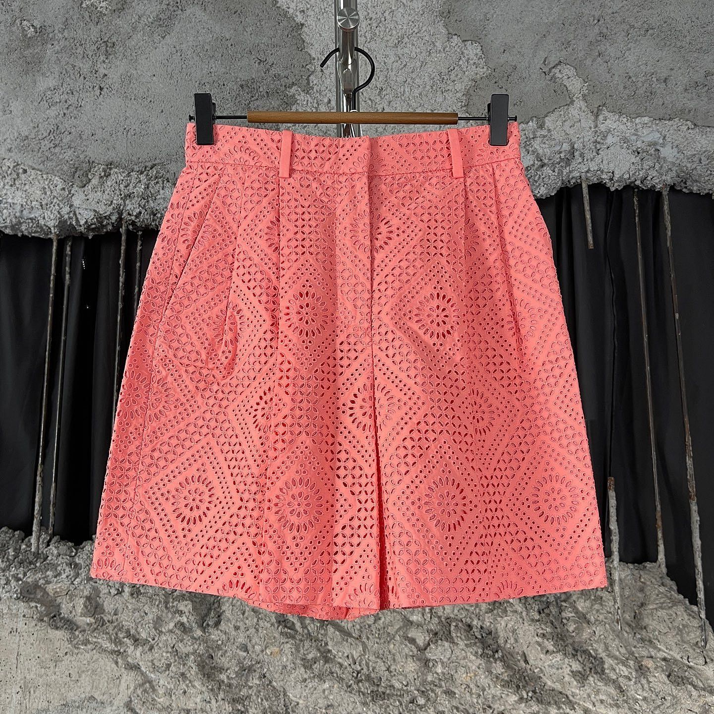 Loro Piana Loro Piana Eyelet Embroidery Shorts Size 38 Size 26" / US 2 / IT 38 - 1 Thumbnail