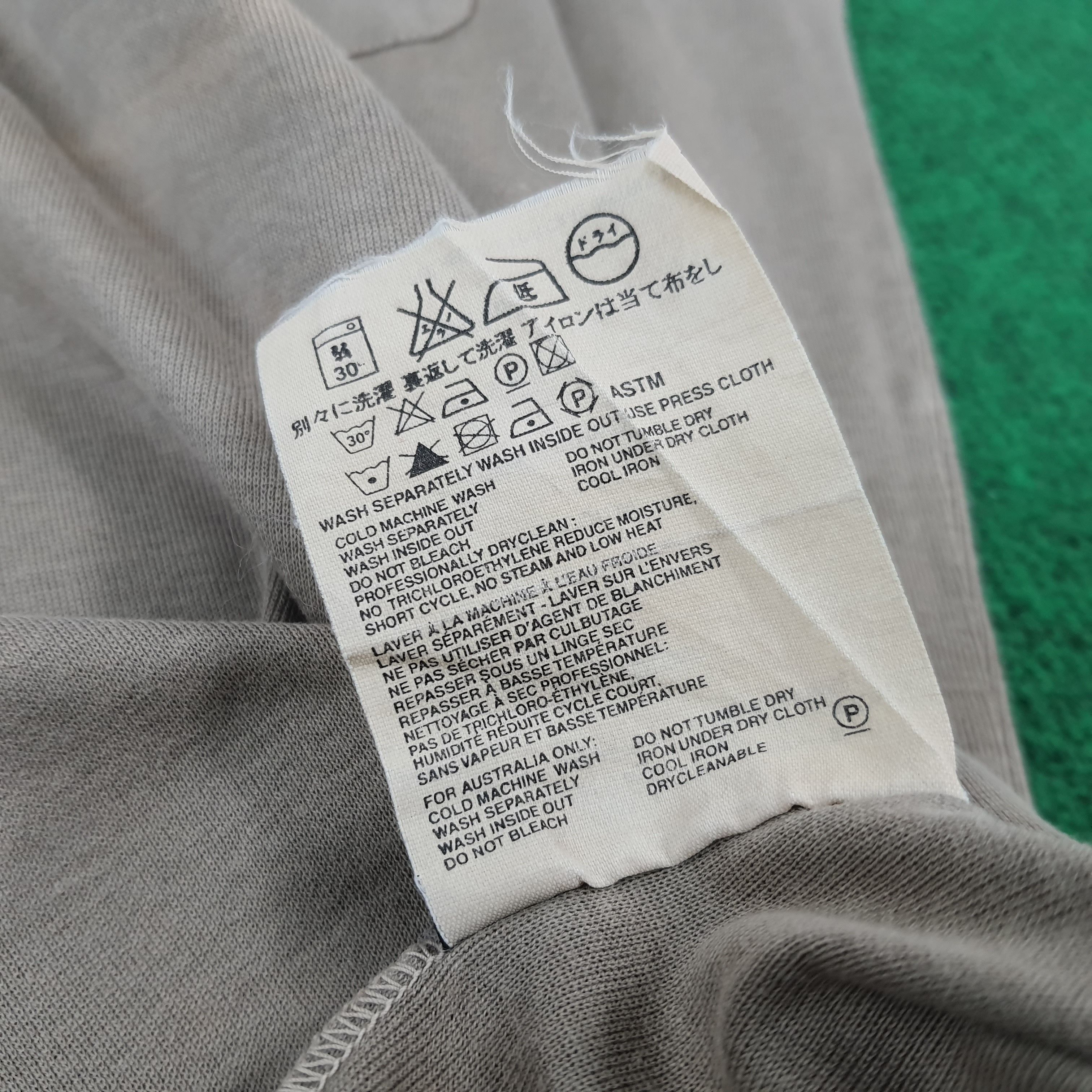Prada Vintage Prada Plain Italian Designer V Nack Tshirt Size S / US 4 / IT 40 - 5 Thumbnail