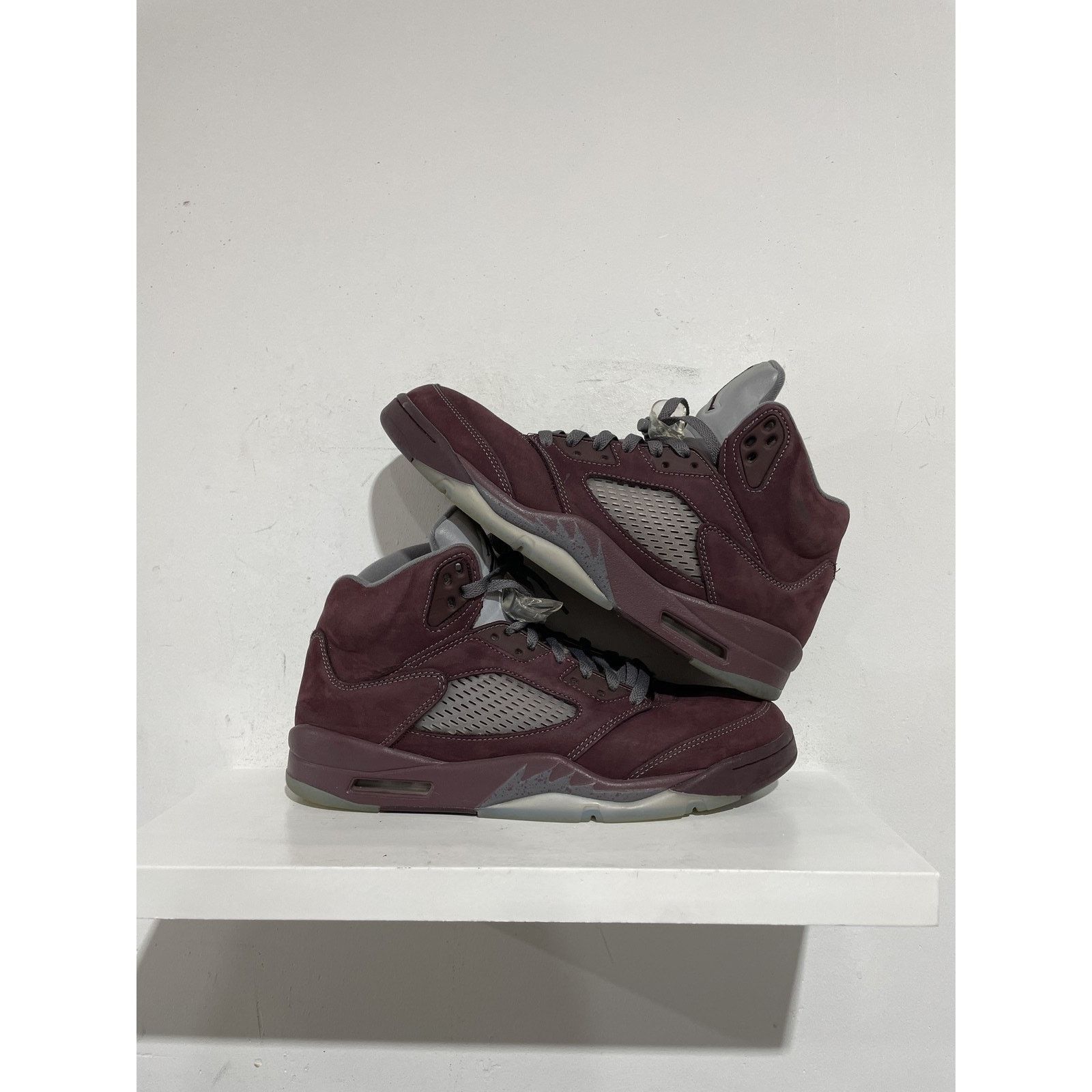 Jordan Brand JORDAN 5 BURGUNDY SIZE 11 PREOWNED Size US 11 / EU 44 - 1 Thumbnail