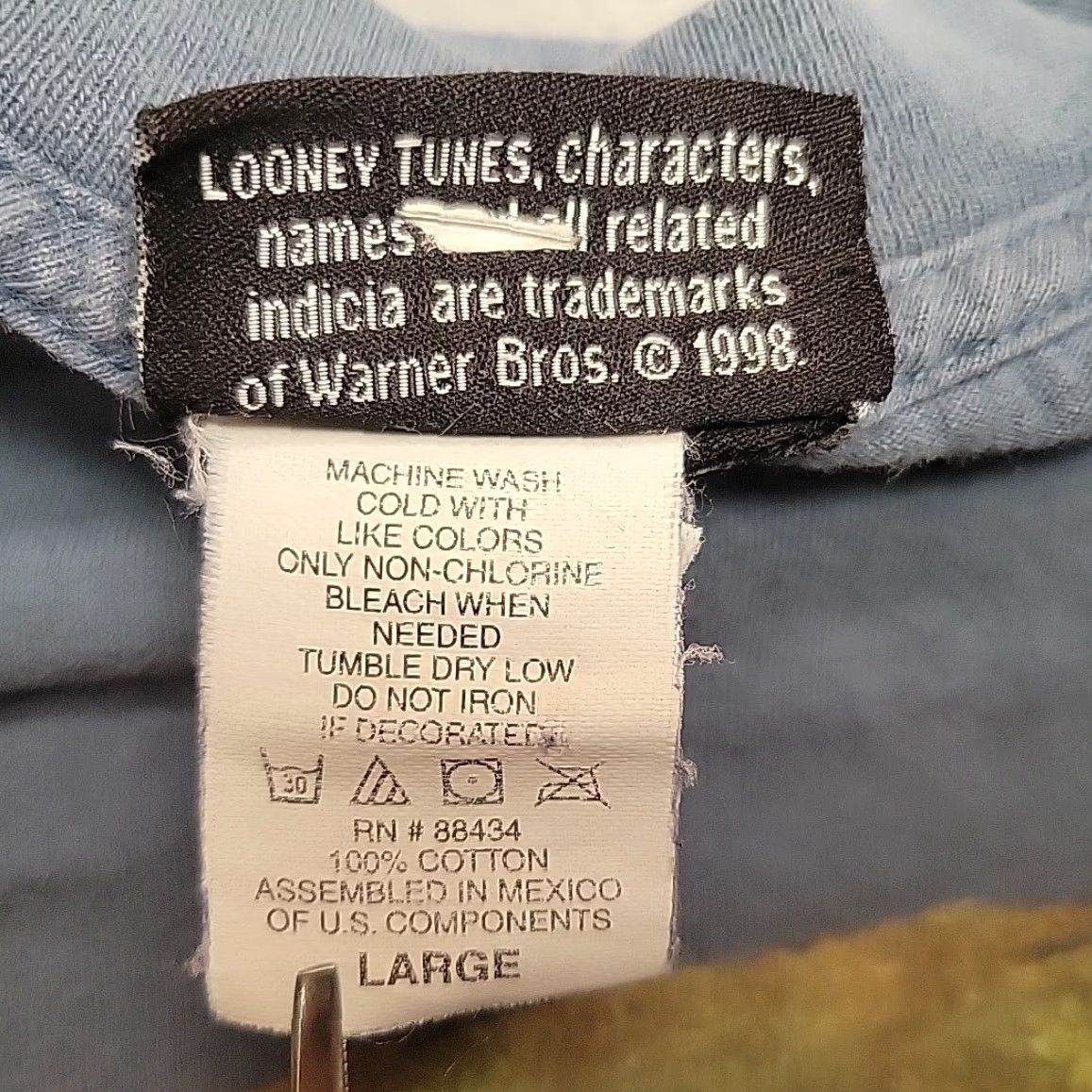 Vintage VINTAGE Looney Tunes Tee Mens L Blue Taz Devil Angel 90s Cartoon Retro 1998 Tee Mens L Blue Taz Devil Angel 90s Cartoon Retro 1998 Size US L / EU 52-54 / 3 - 4 Thumbnail