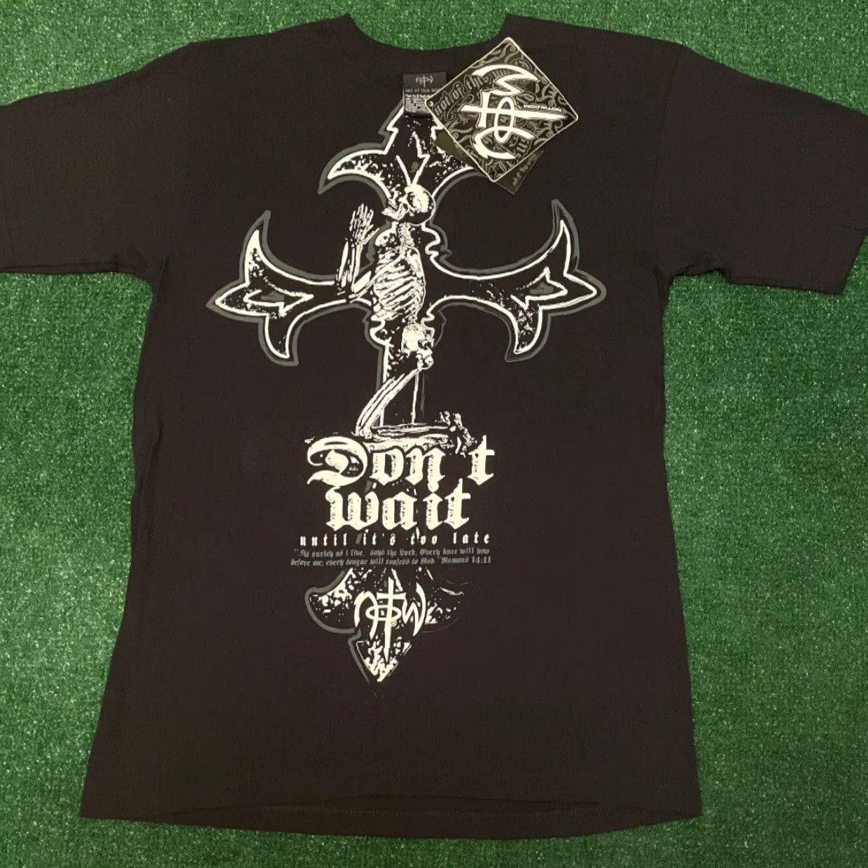Vintage VINTAGE Not Of This World Skull Waffle Cross Shirt S Grunge Hip Hop Emo Mens Black Size US S / EU 44-46 / 1 - 3 Thumbnail