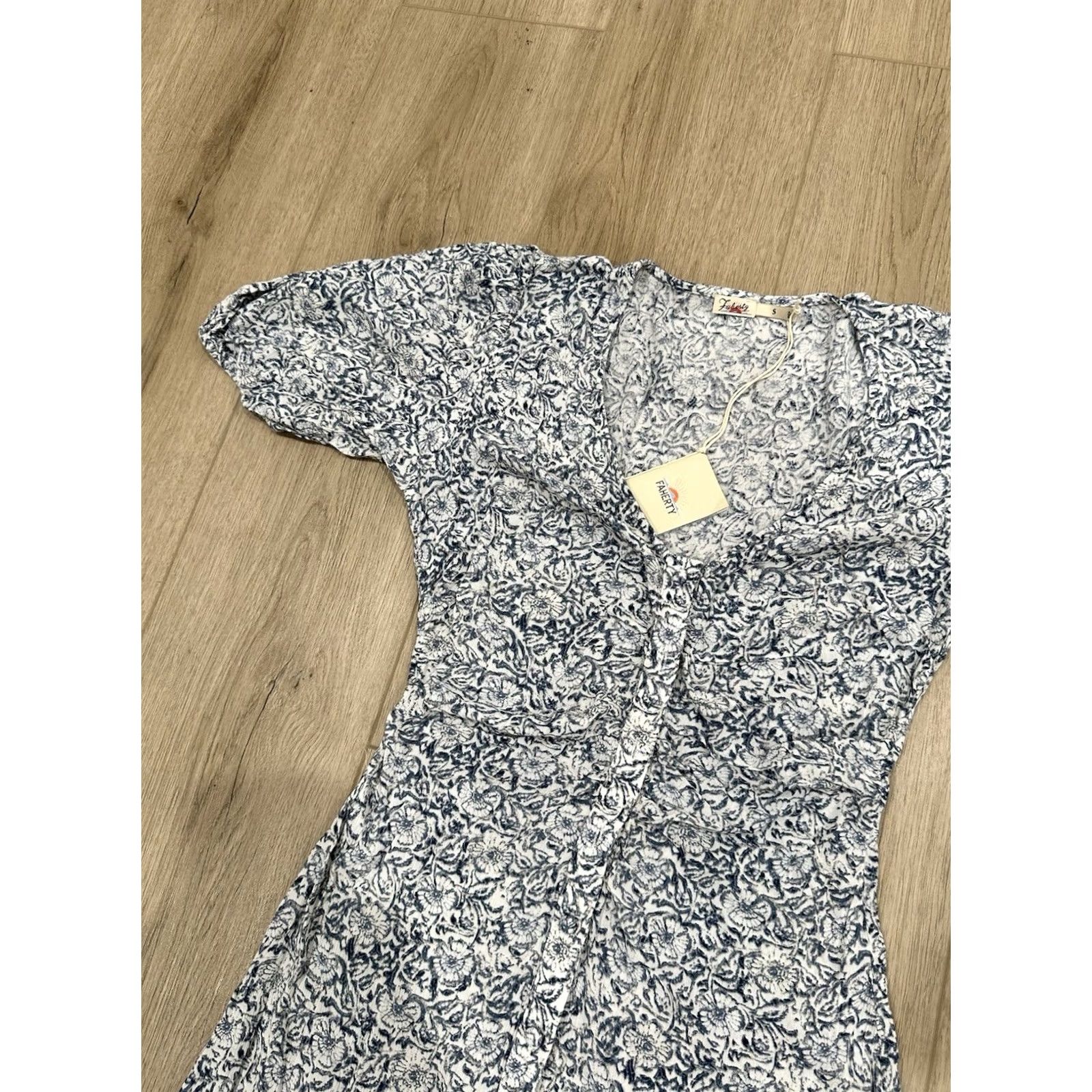 Faherty NWT Faherty Maxi Dress S Floral V-Neck Button Front Puff Sleeve Sm Multicolor Beach Bohemian Resort Spring Summer Womens Size S / US 4 / IT 40 - 4 Thumbnail