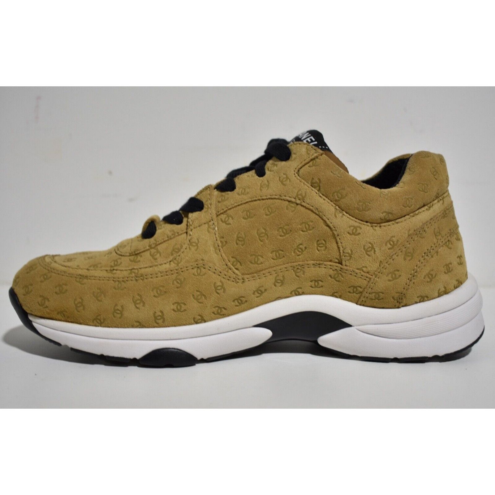 Chanel 22A Printed CC Logo White Flat Runner Trainer Sneaker 38.5 Size US 8.5 / IT 38.5 - 9 Thumbnail