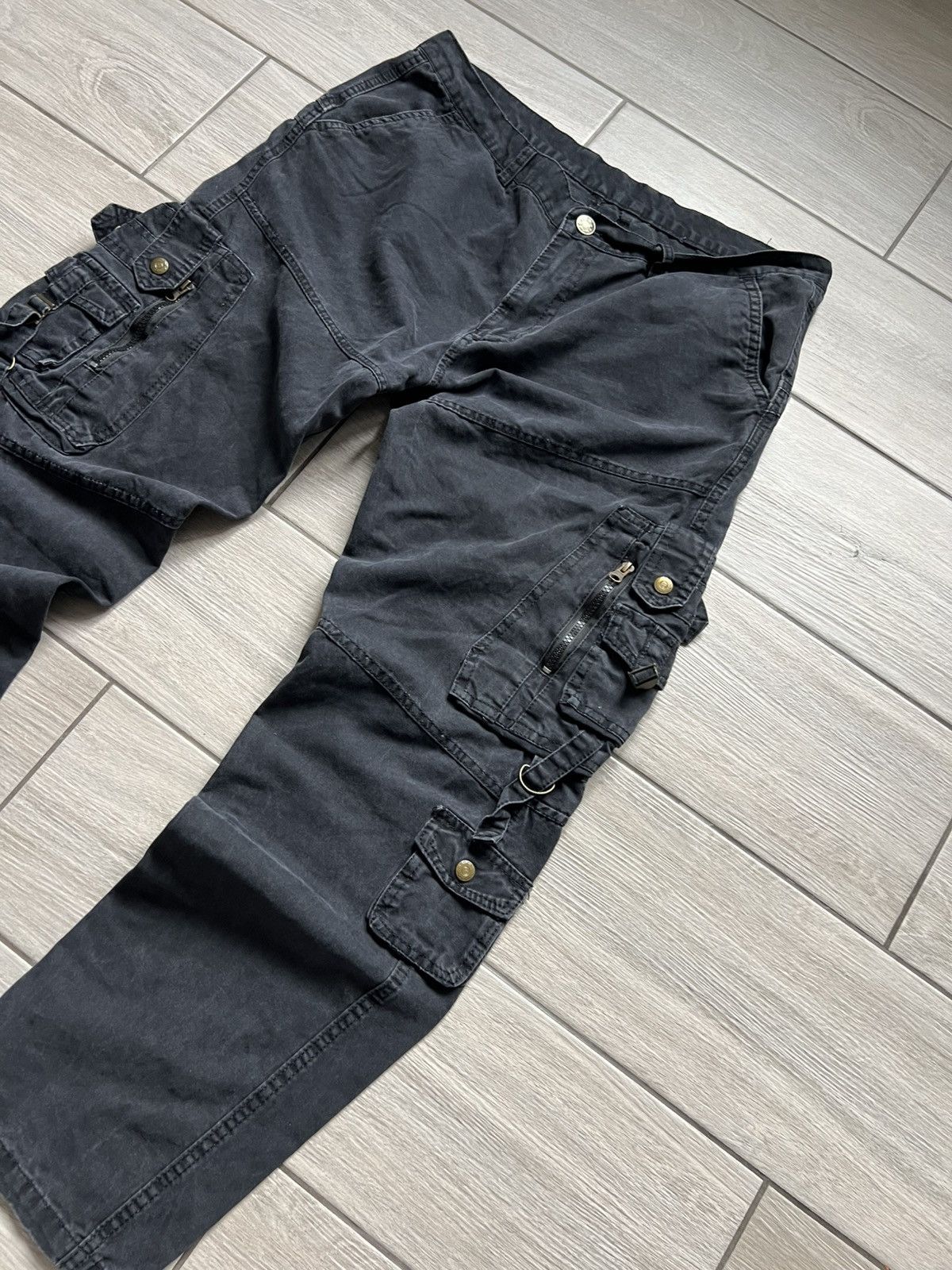 Japanese Brand Vintage Y2K Multi Pocket Cargo Pants (unisex) 38 Size Size US 38 / EU 54 - 5 Thumbnail