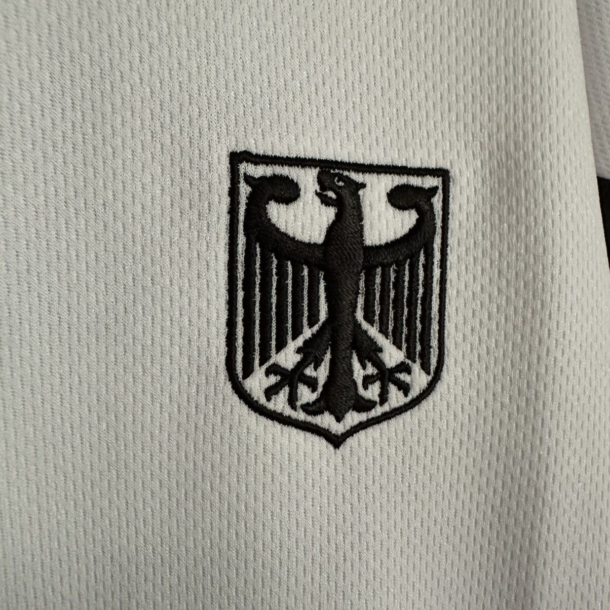 Vetements Vetements Trademark Footbal Jersey T-Shirt Size US M / EU 48-50 / 2 - 5 Thumbnail