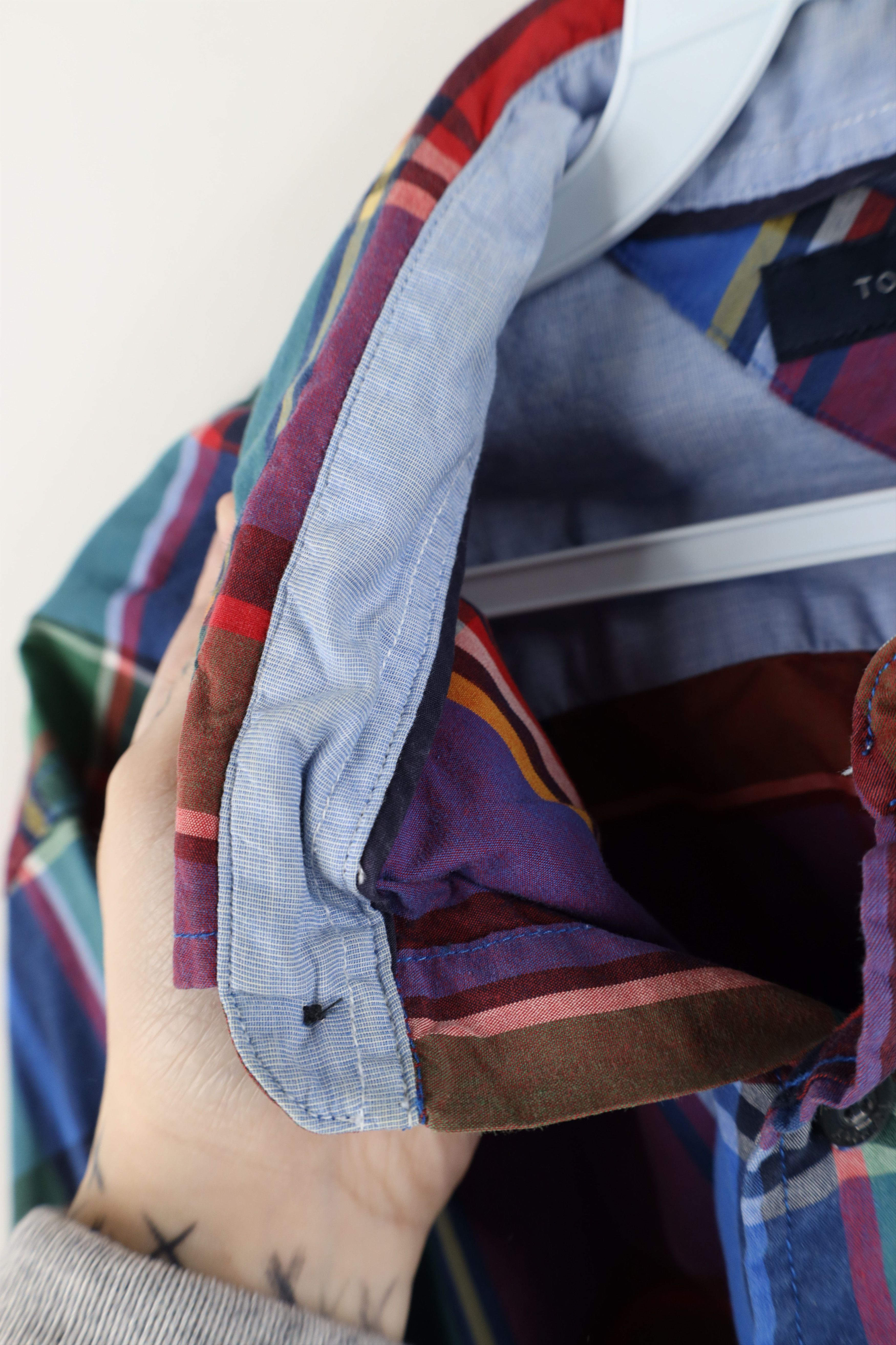 Tommy Hilfiger × Vintage Vintage Tommy Hilfiger Rainbow Collared Button Down Shirt Size US L / EU 52-54 / 3 - 8 Thumbnail