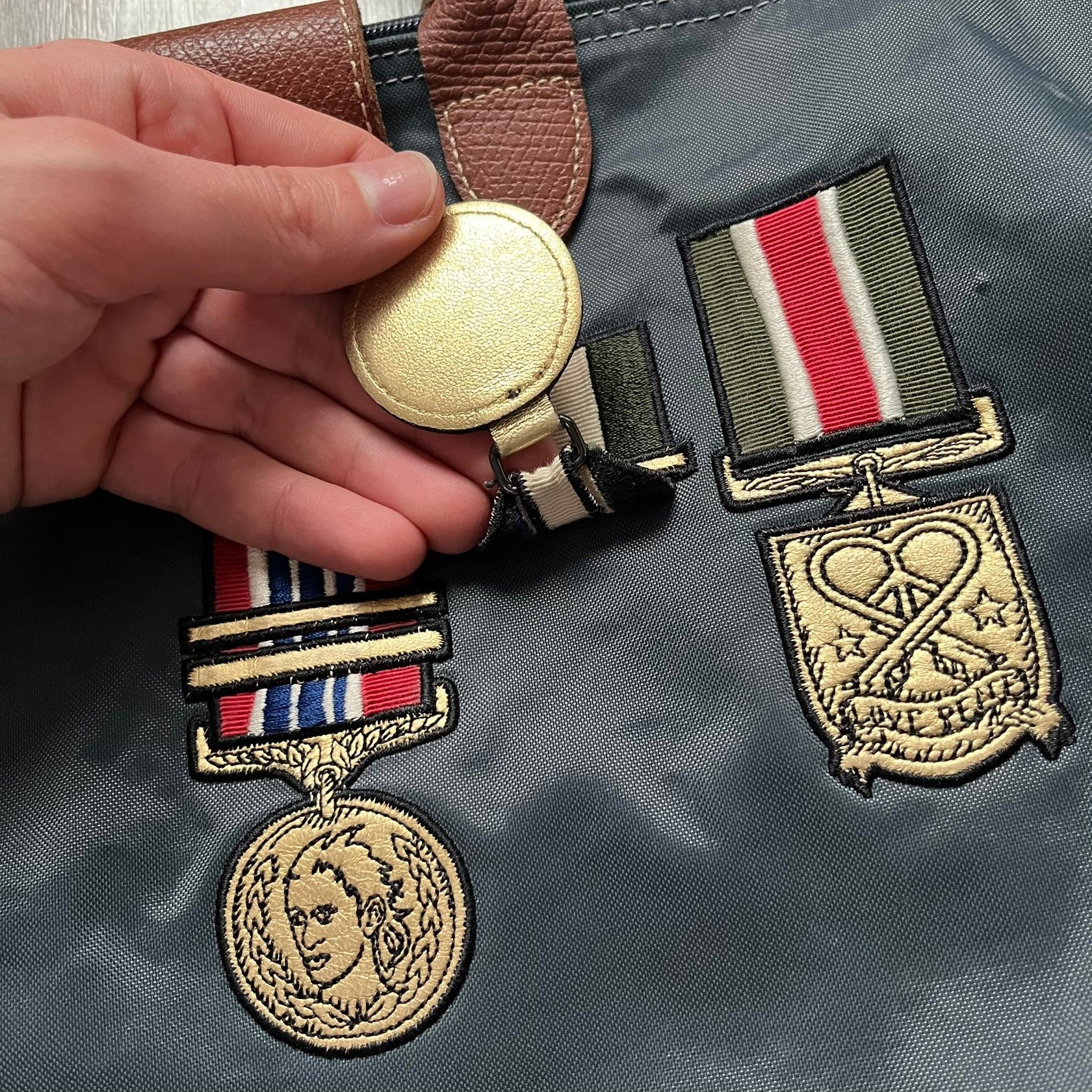 Jeremy Scott Longchamp x Jeremy Scott 2009 Medals Pliage Big Handbag Size ONE SIZE - 3 Thumbnail