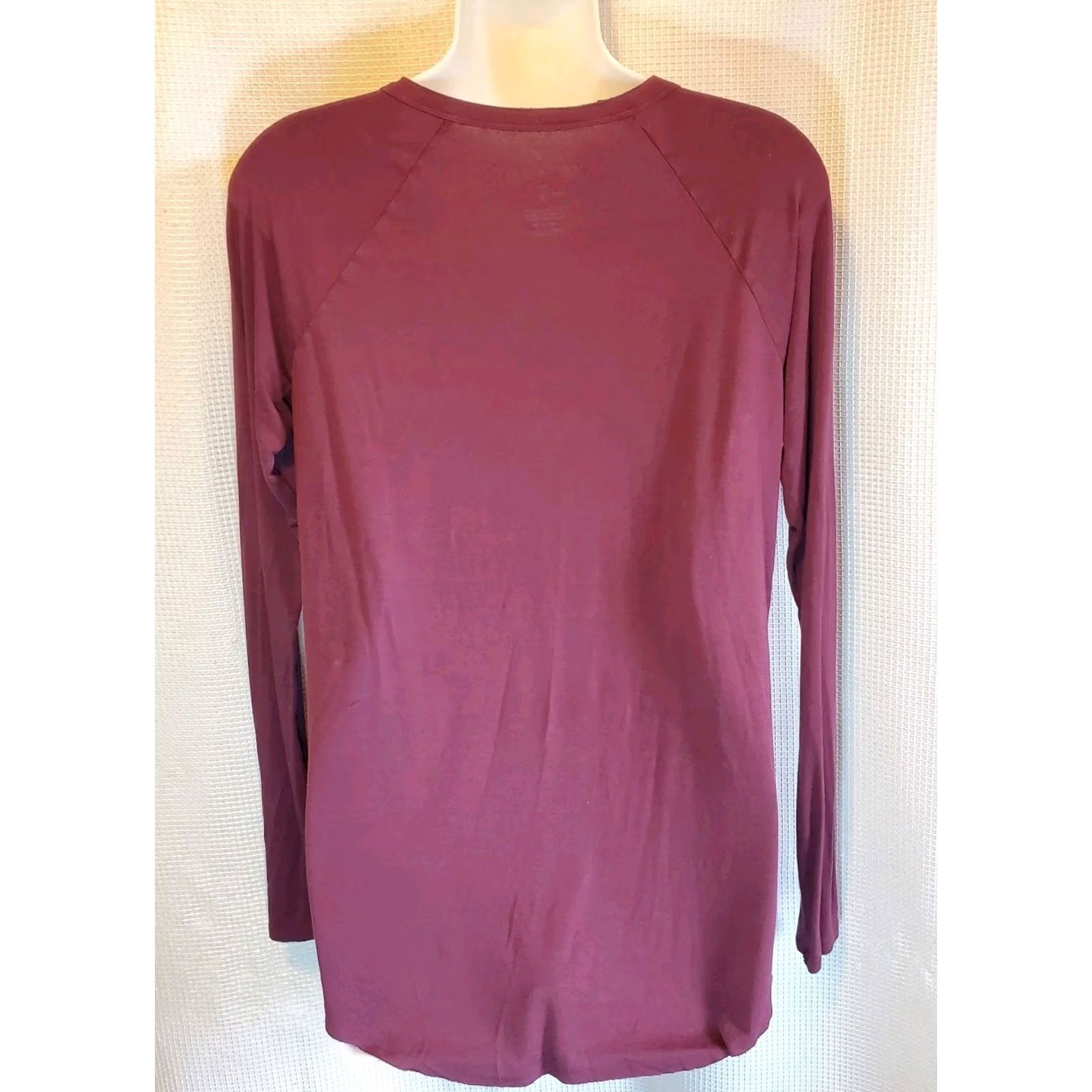 American Eagle Outfitters American Eagle Outfitters T-Shirt Jersey Long Sleeve Maroon Button Front M Women's Regular Size Modern, Casual, Preppy Size M / US 6-8 / IT 42-44 - 2 Thumbnail