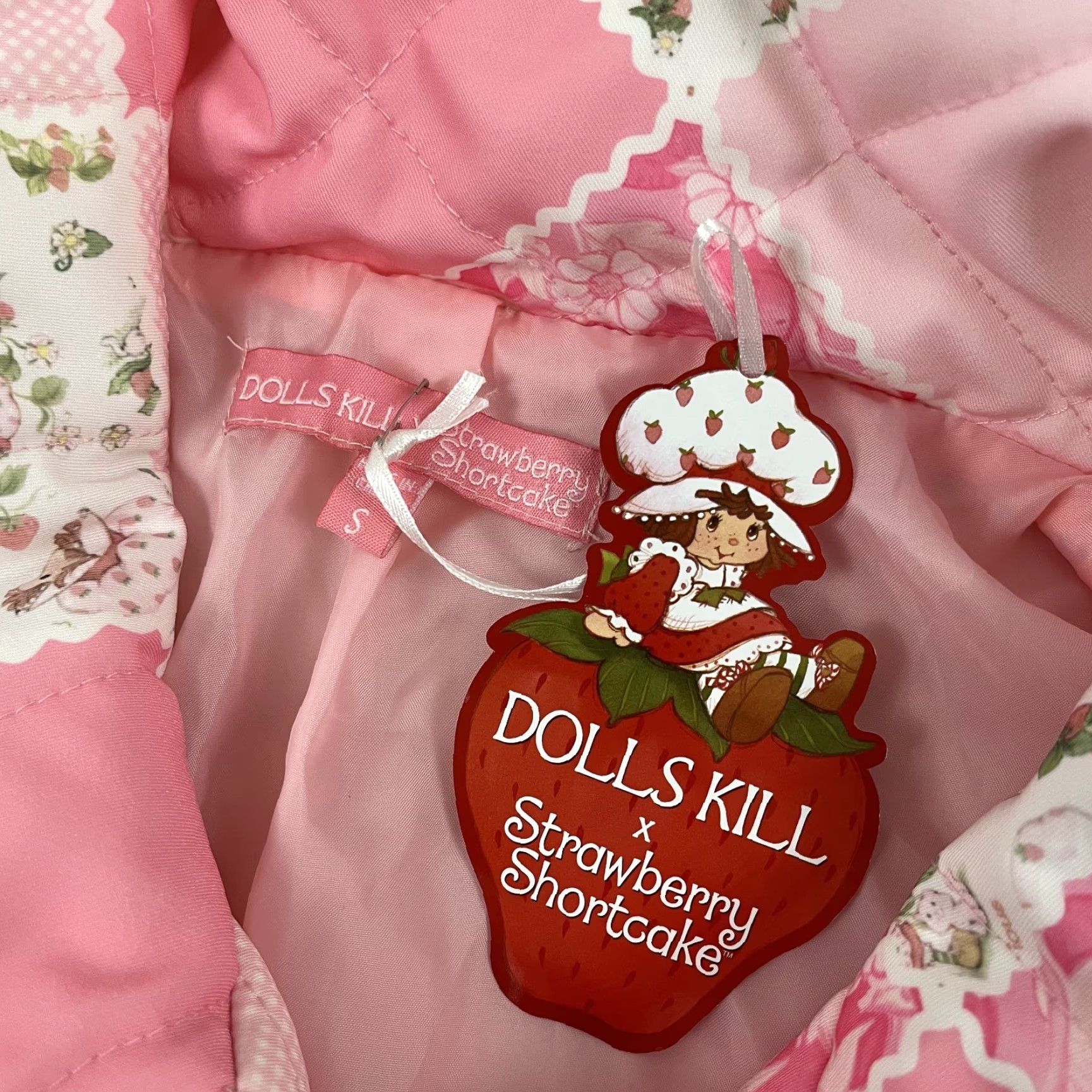 Dolls Kill Dolls Kill x Strawberry Shortcake Jacket Womens Small Pink Quilted Extra Serving Quilted Jacket Style Pocket Collared Lightweight Vintage: No Size S / US 4 / IT 40 - 2 Thumbnail
