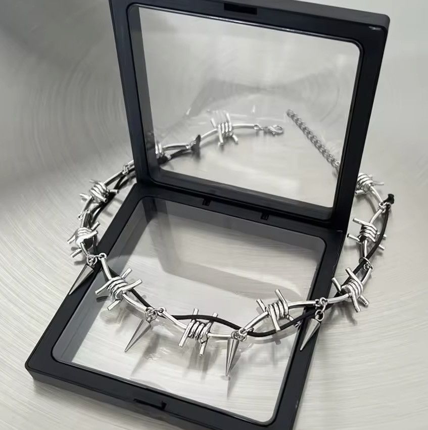 Vintage Punk Thorn Rivet Clavicle Necklace Size ONE SIZE - 3 Thumbnail