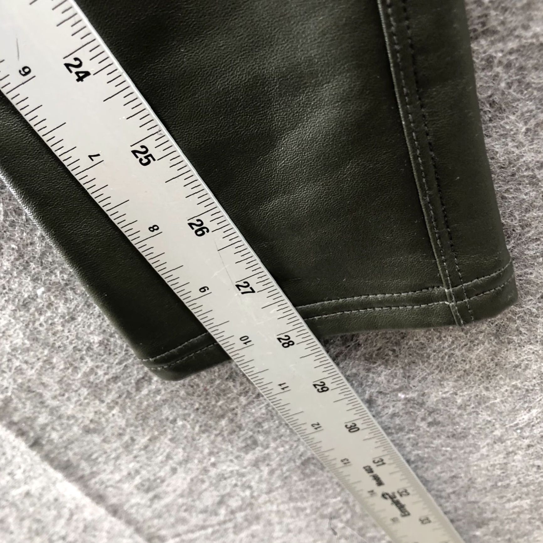 Gap VINTAGE Gap High Rise Faux Leather Leggings Womens S Olive Green Fleece Lined Pants Size 28" / US 6 / IT 42 - 7 Thumbnail