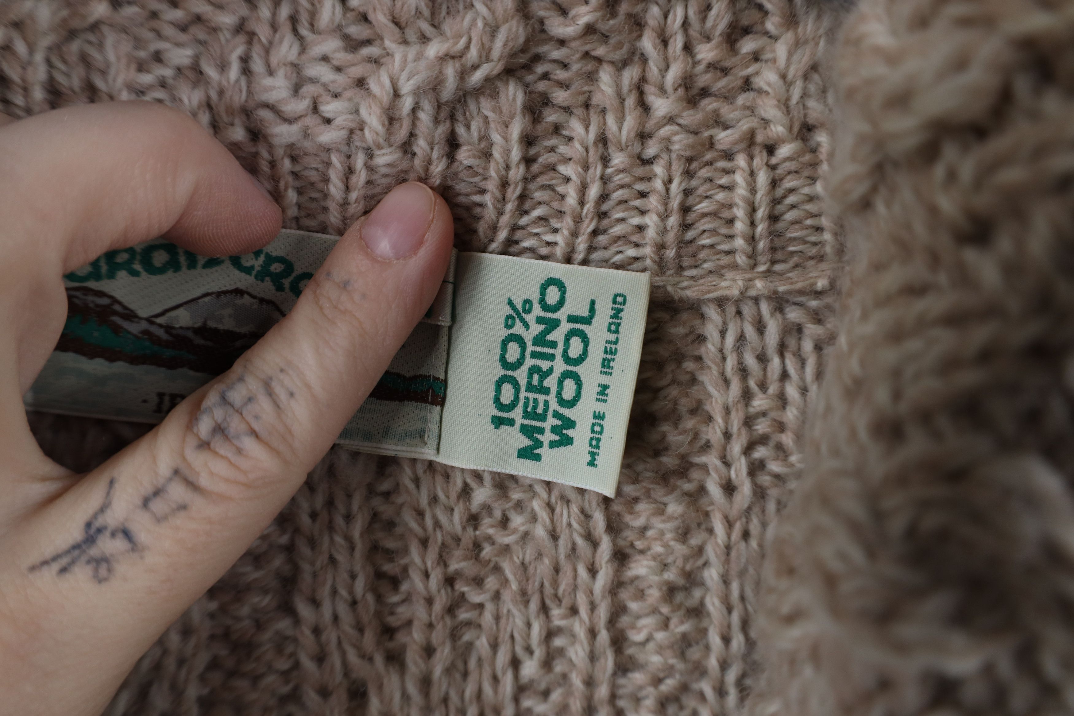 Vintage Vintage 90s Donegal Wool Knit Fisherman Poncho Sweater Beige Size S / US 4 / IT 40 - 10 Thumbnail