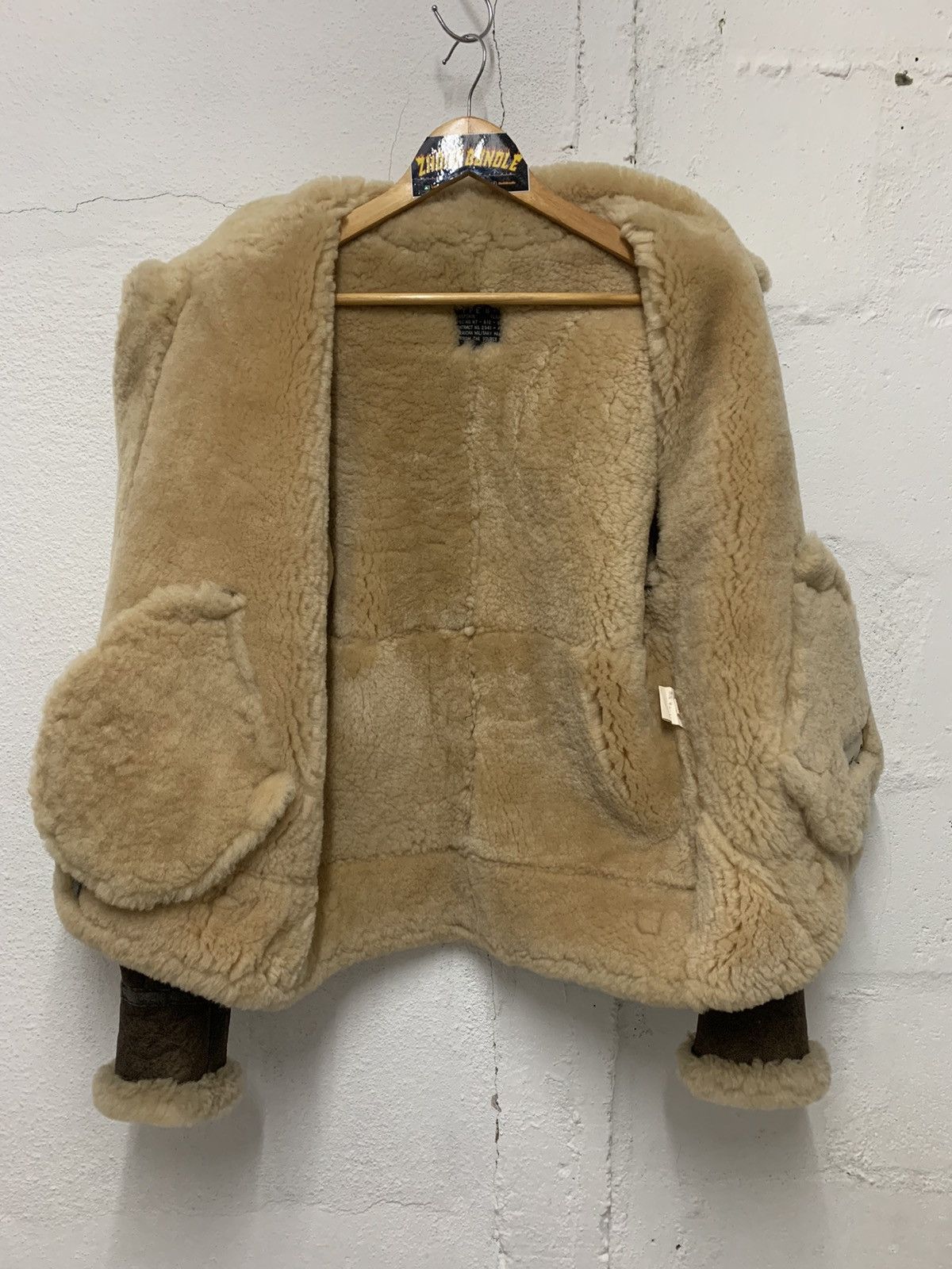 Vintage Vintage B-3 American Military Wear ’sheep skin’ Size US M / EU 48-50 / 2 - 6 Thumbnail