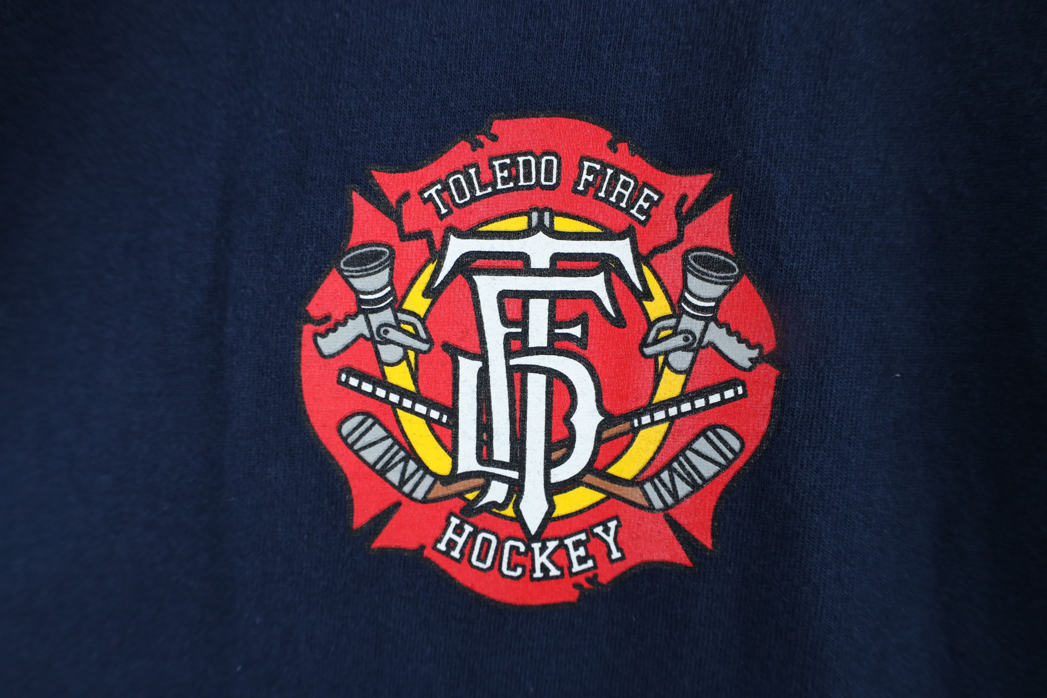 Vintage Vintage Toledo Fire Department Hockey Short Sleeve T-Shirt Size US XL / EU 56 / 4 - 4 Thumbnail