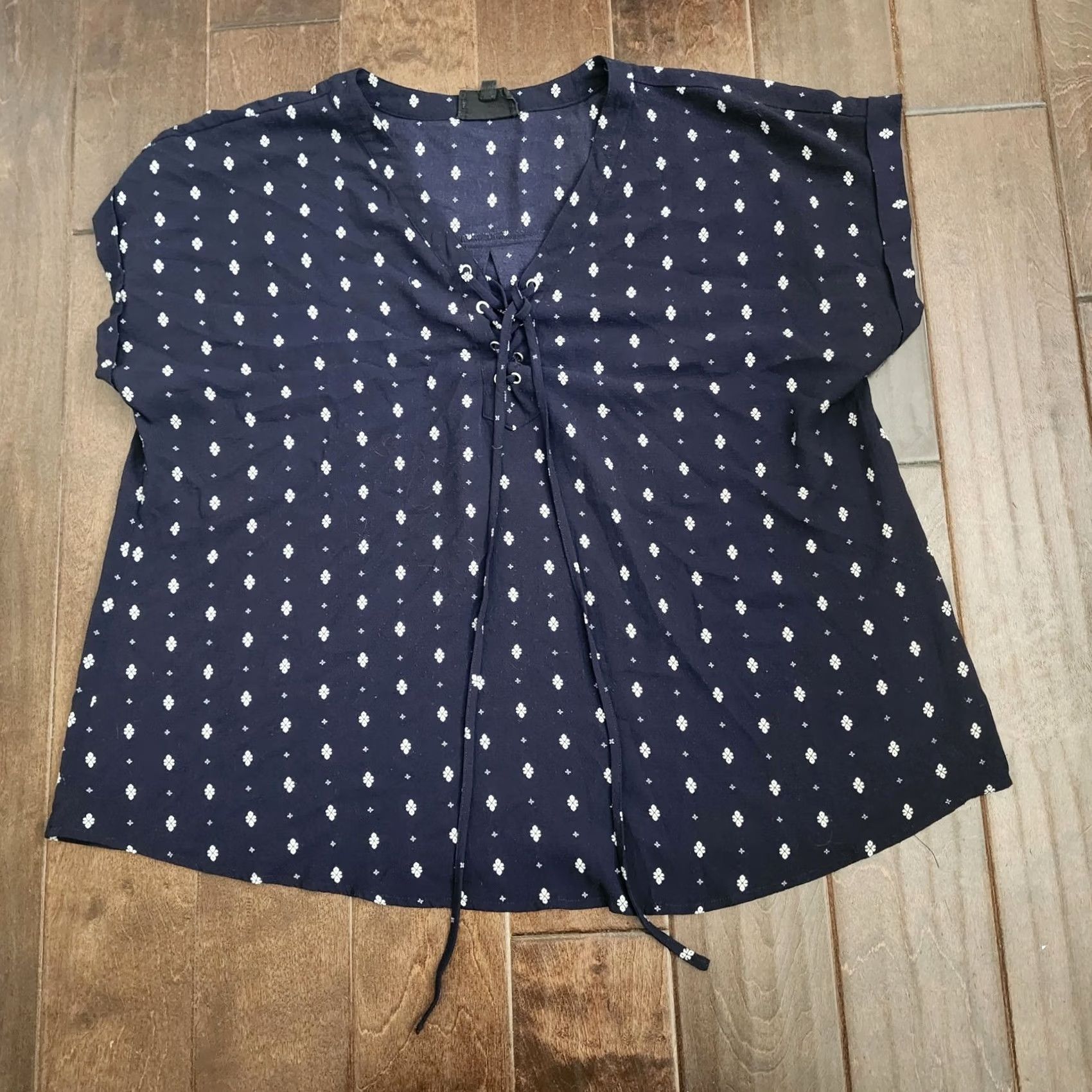 Vintage VINTAGE Flower & Feather Womens 2XL Navy Blue Lace Up Floral Short Sleeve Blouse Size XXL / US 16-18 / IT 52-54 - 2 Thumbnail