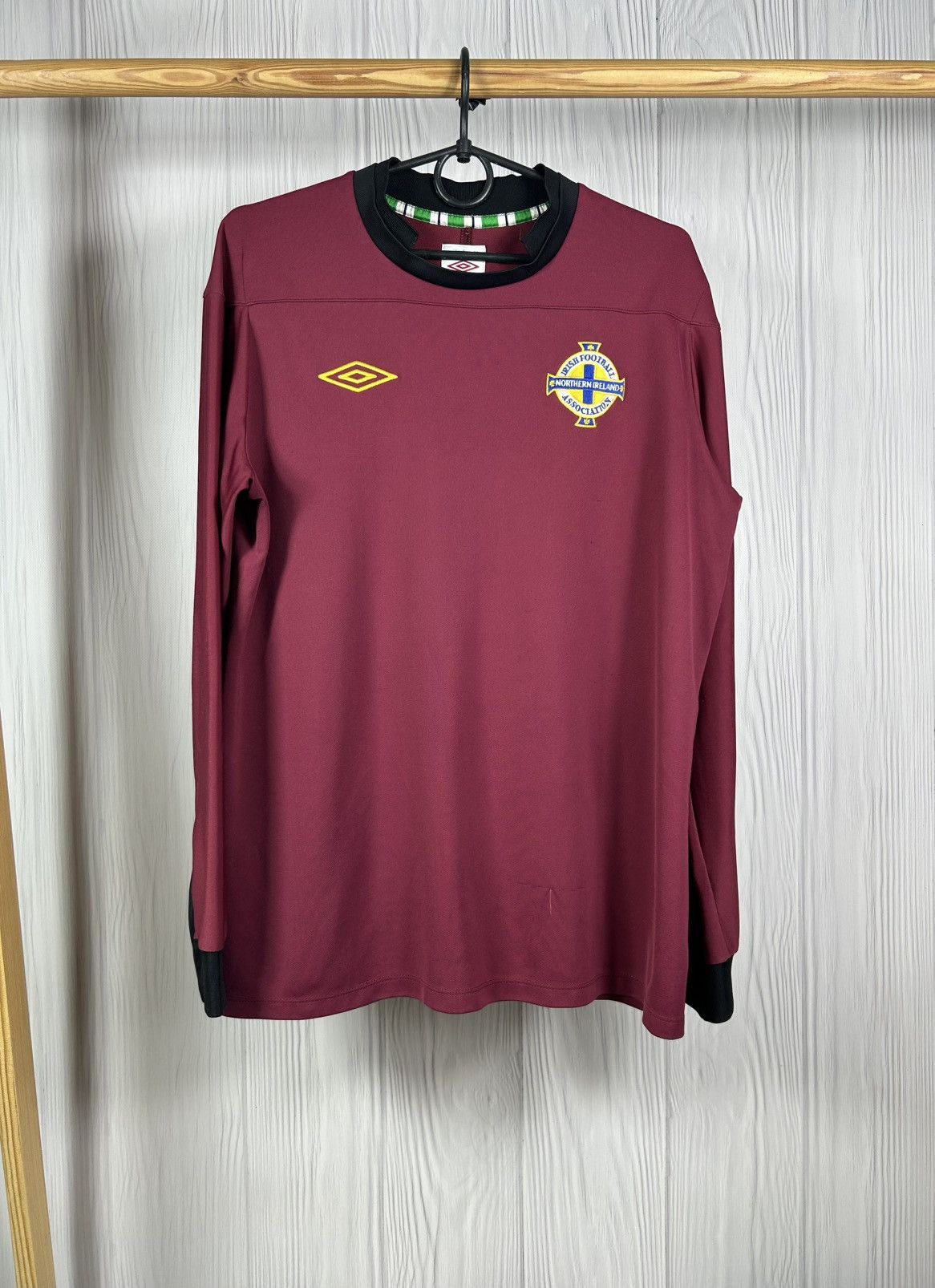 Umbro NORTHERN IRELAND 2010/11 Goalkeeper Jersey Shirt Size M Size US M / EU 48-50 / 2 - 1 Thumbnail
