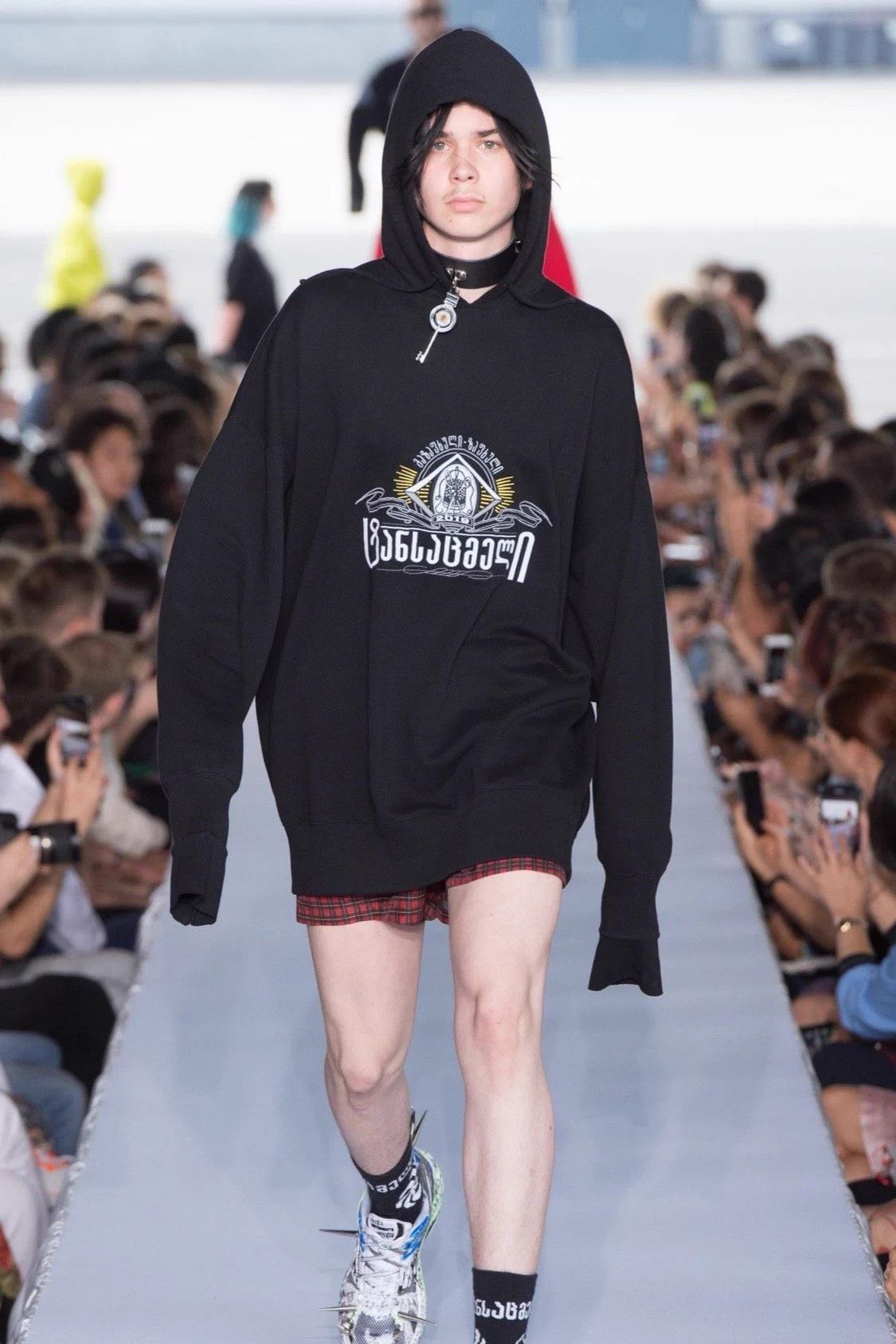 Vetements Vetements 19aw Georgia Embroidery Logo OS Hoodie S Size US S / EU 44-46 / 1 - 7 Thumbnail