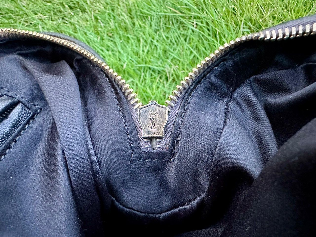 Yves Saint Laurent Authentic Yves Saint Laurent YSL Leather Muse Large Tote Bag Size ONE SIZE - 12 Thumbnail